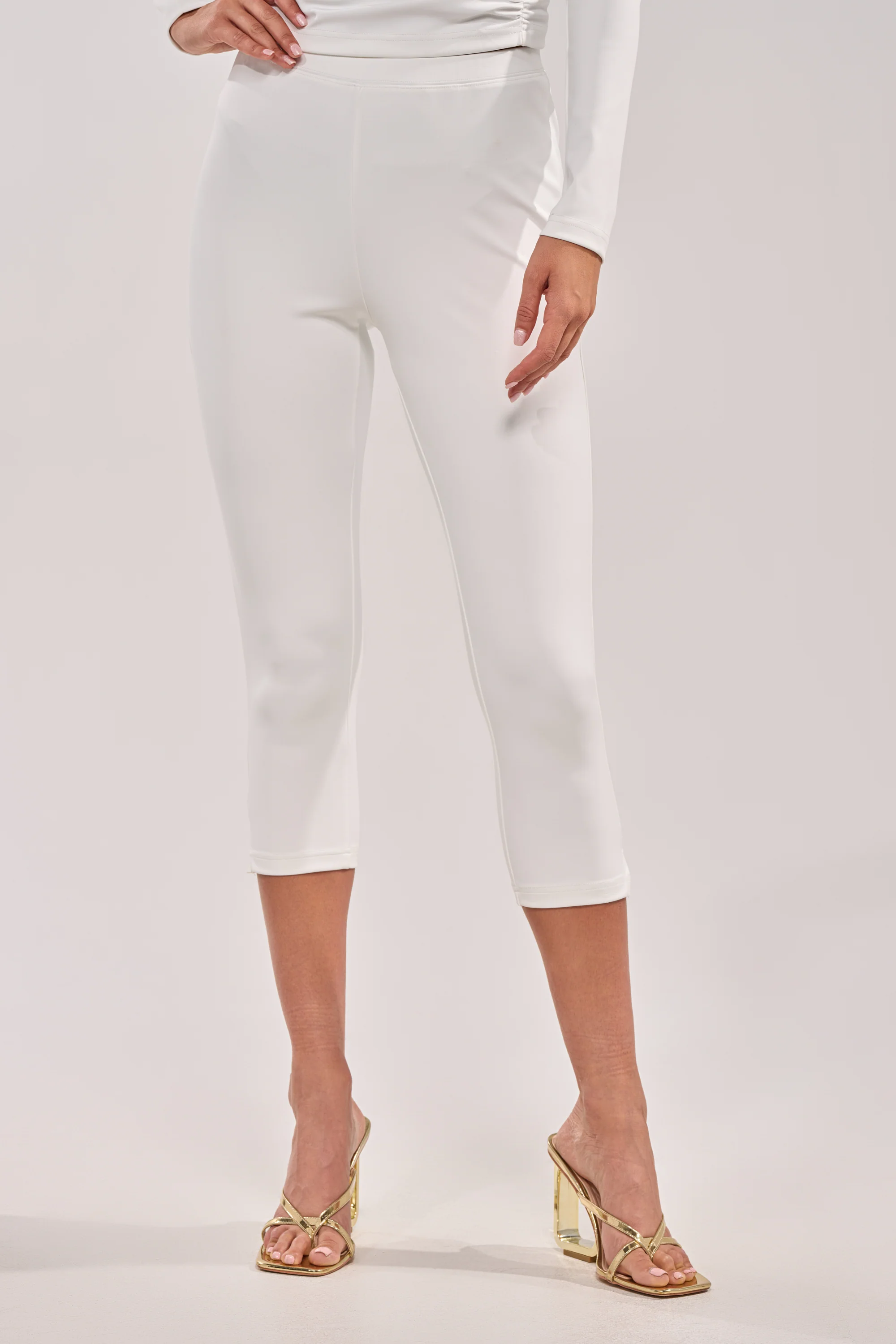 MODEL OFF DUTY CAPRI - Akira Wear