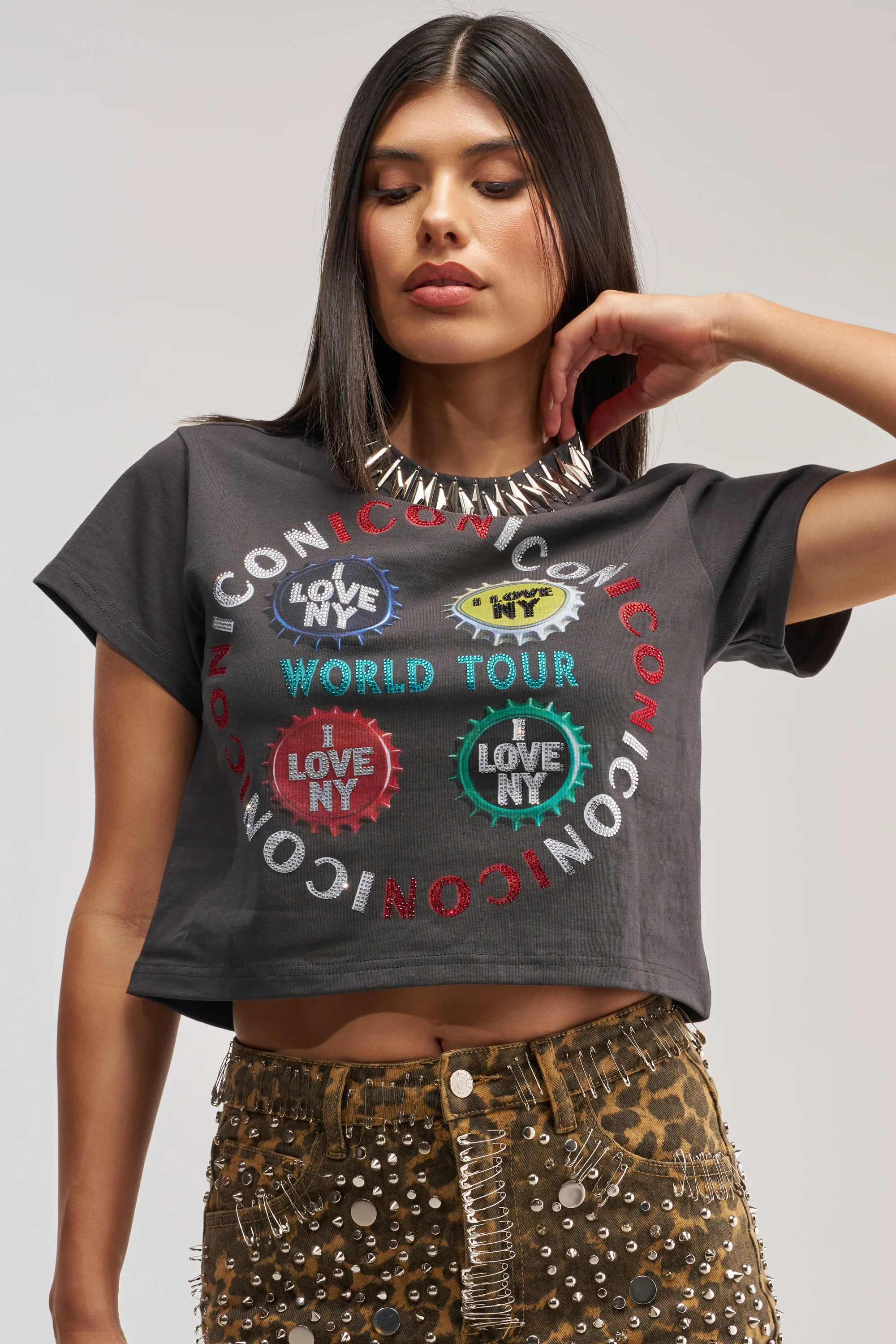 ICONIC GRAPHIC CROPPED TEE - Akira Wear