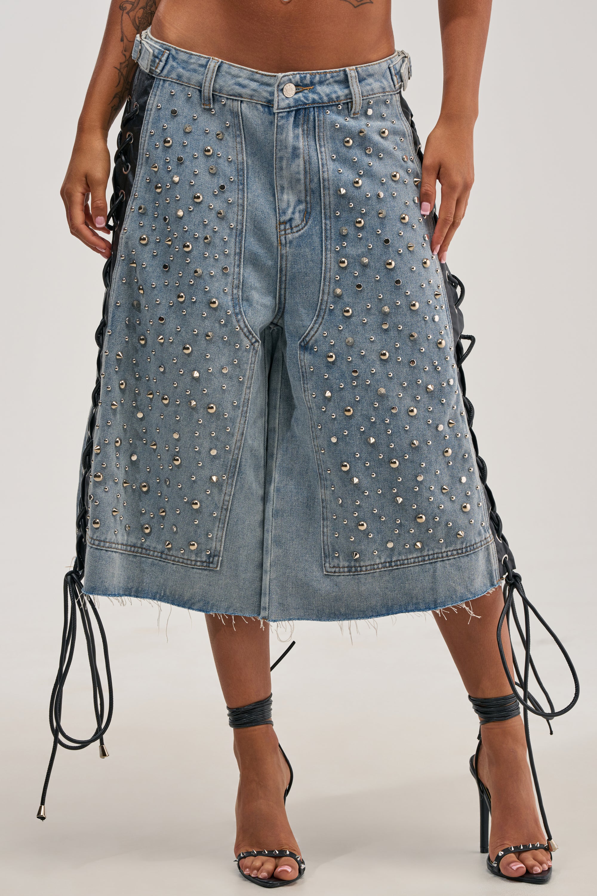 HONEY BABY BERMUDA SHORT - Akira Wear