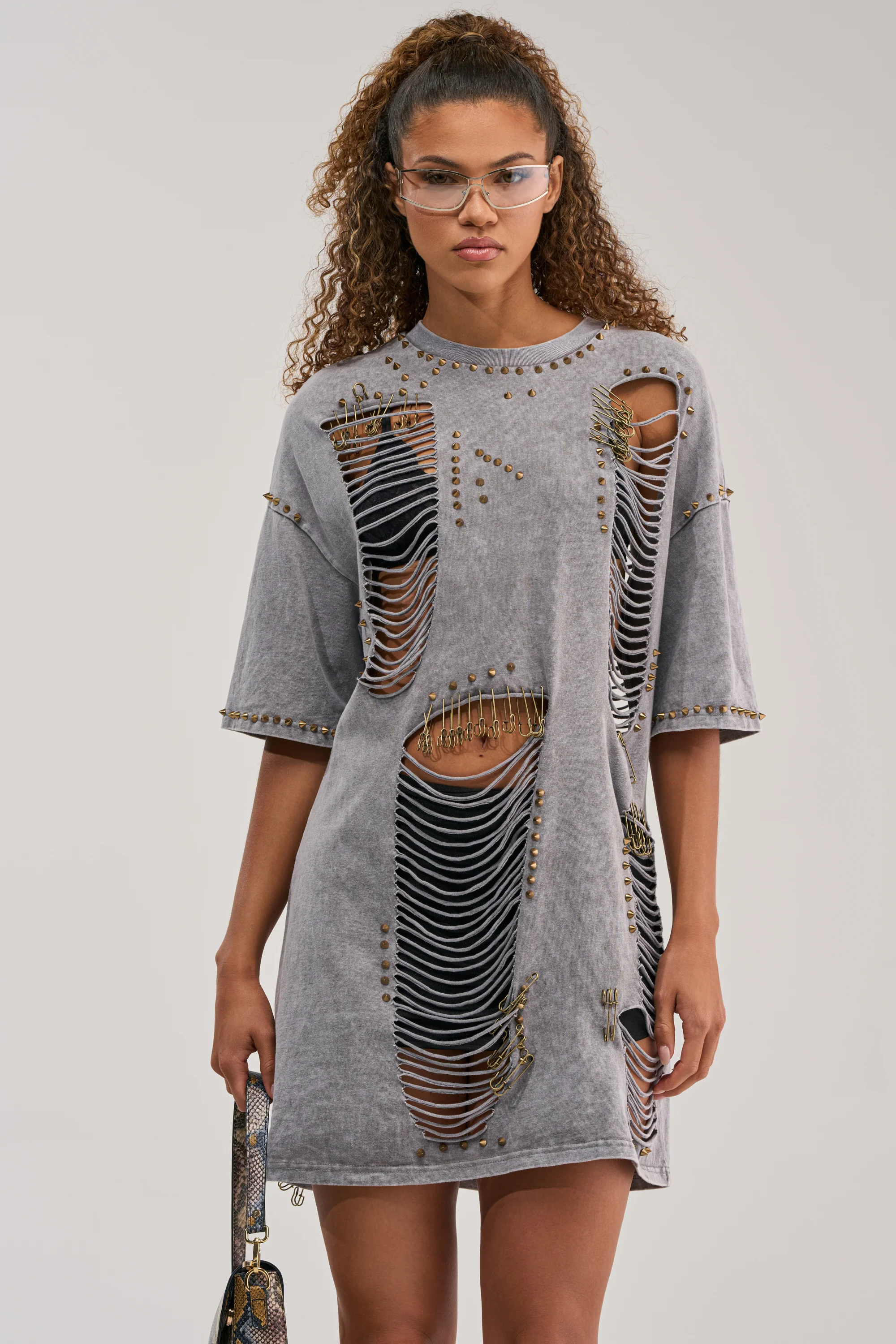 MARGOT DISTRESSED STUDDED SHORT SLEEVE TEE IN GREY - Akira Wear
