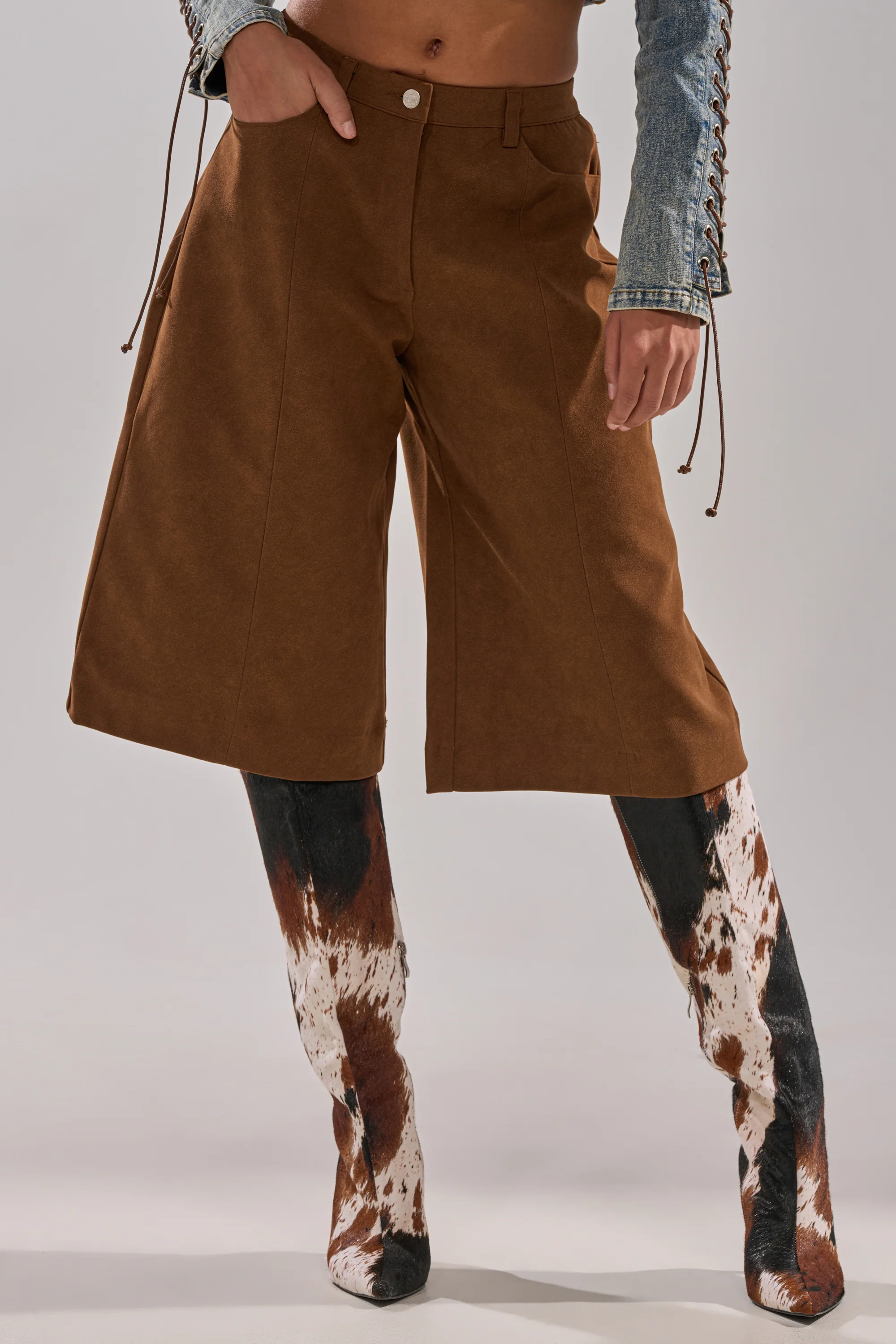 I KNOW IT SUEDE JORTS - Akira Wear