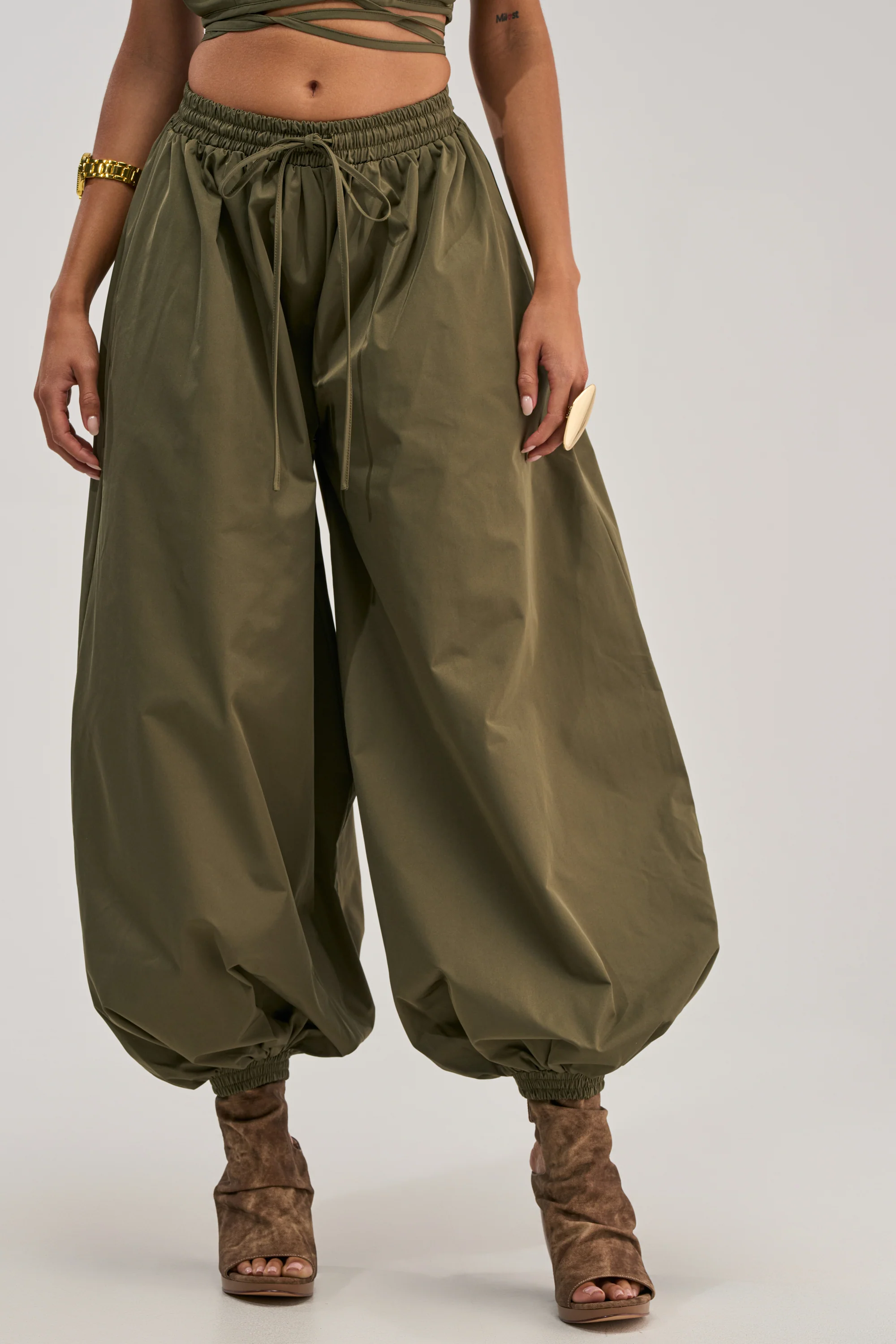 GUESS WHO BALLOON PANT IN OLIVE - Akira Wear