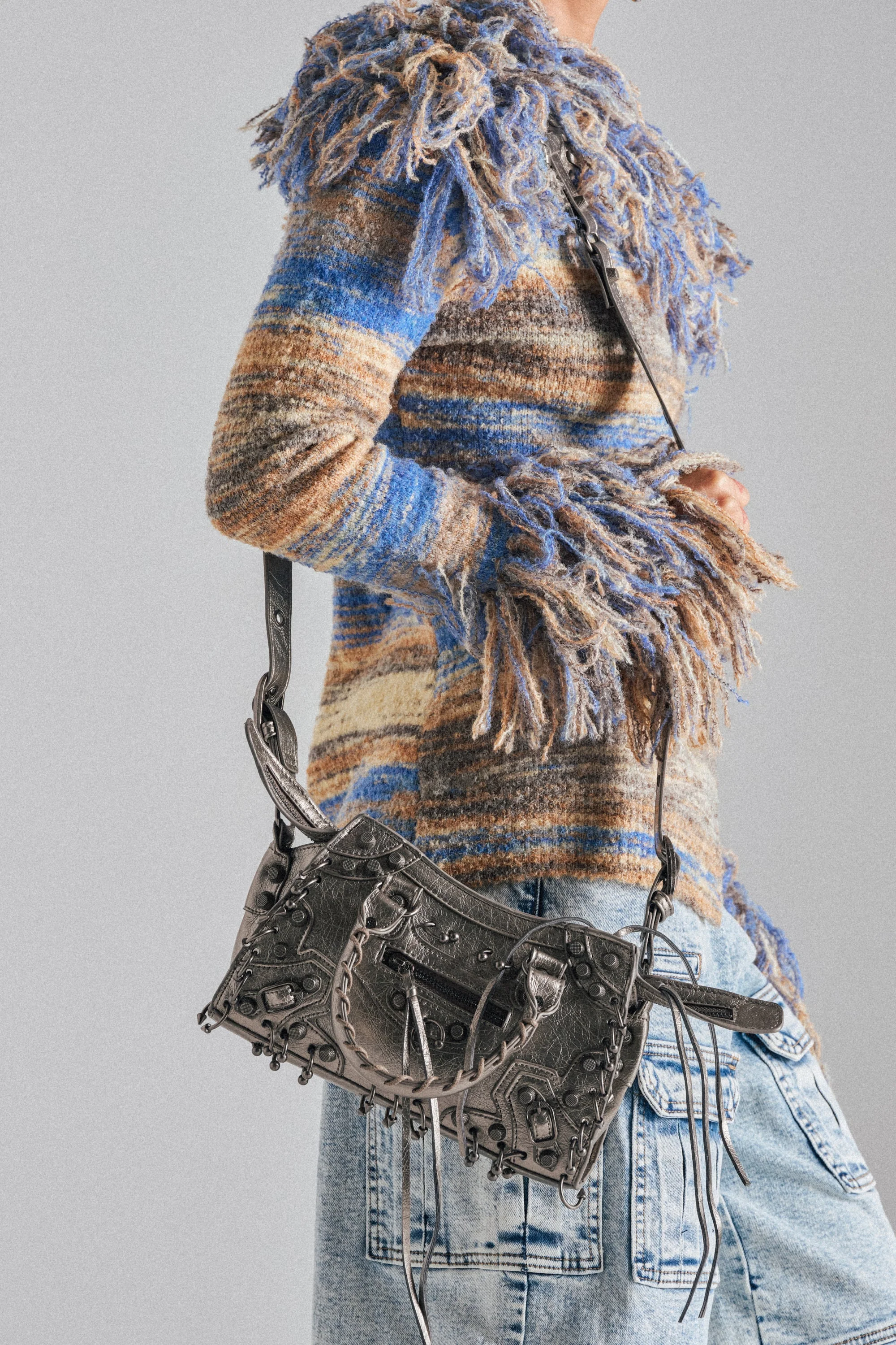 GRUNGE PIERCED PURSE - Akira Wear