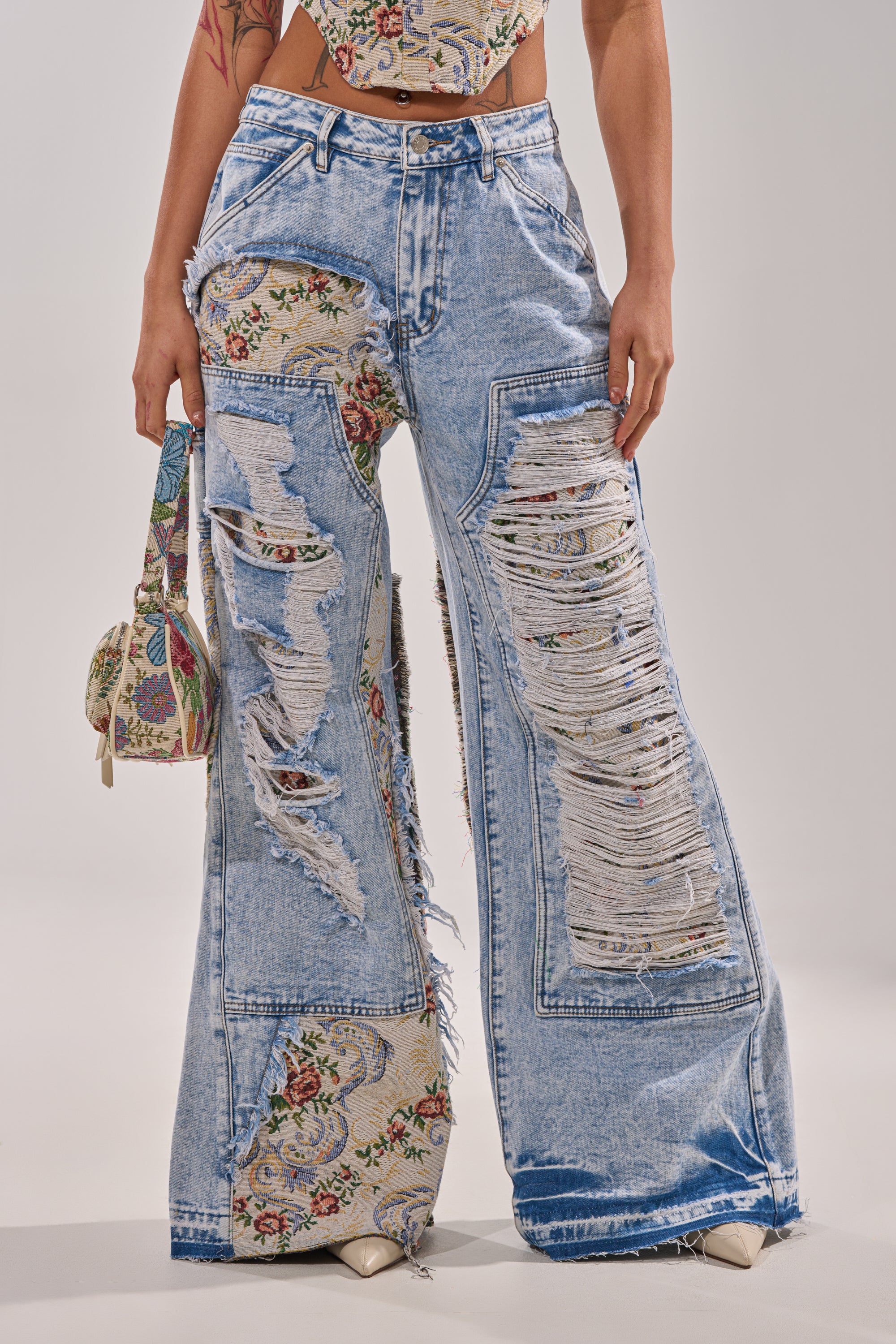 LANA DISTRESSED JEANS WITH JACQUARD DETAIL - Akira Wear