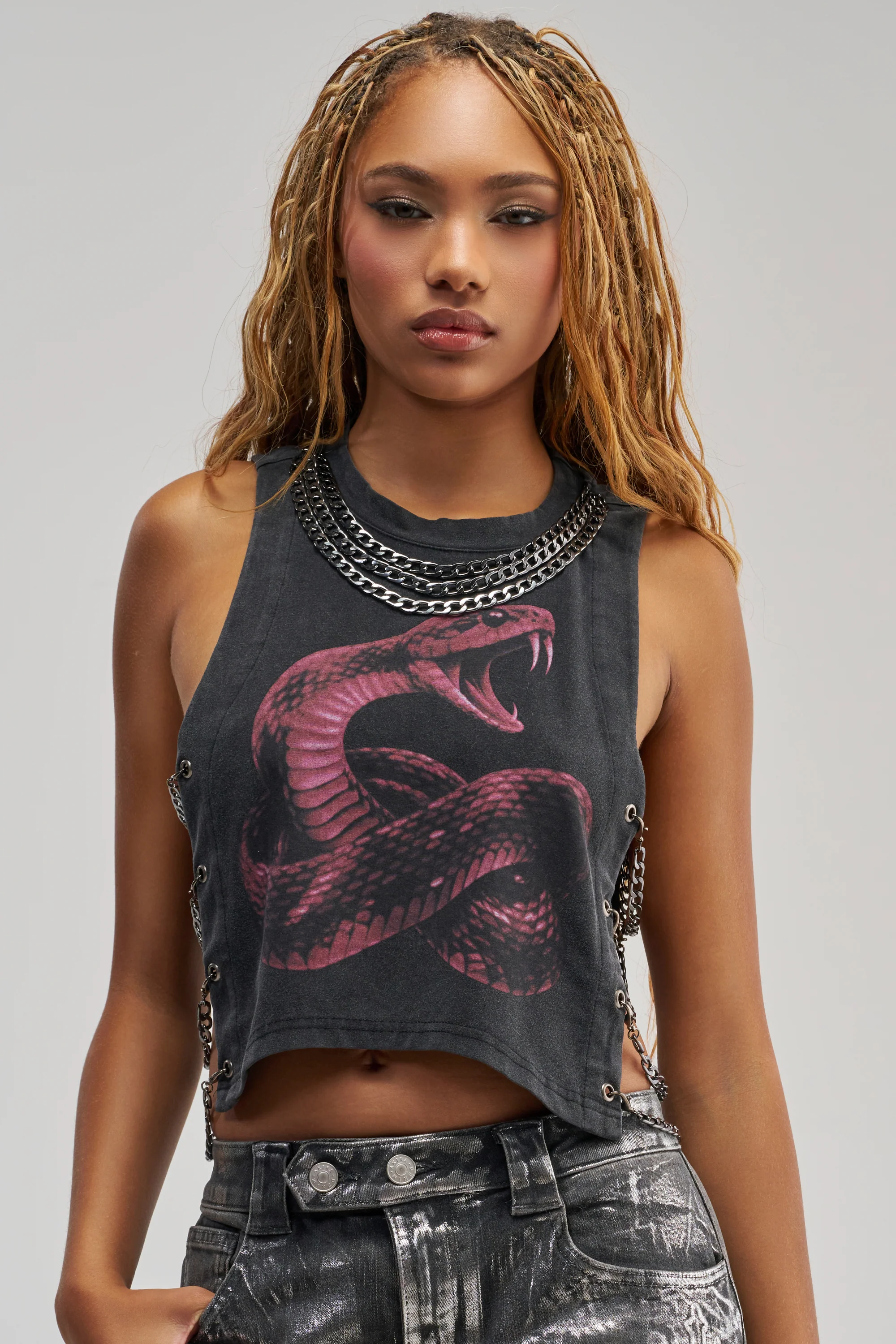 SNAKES IN THE GRASS CHAIN DETAIL TANK - Akira Wear
