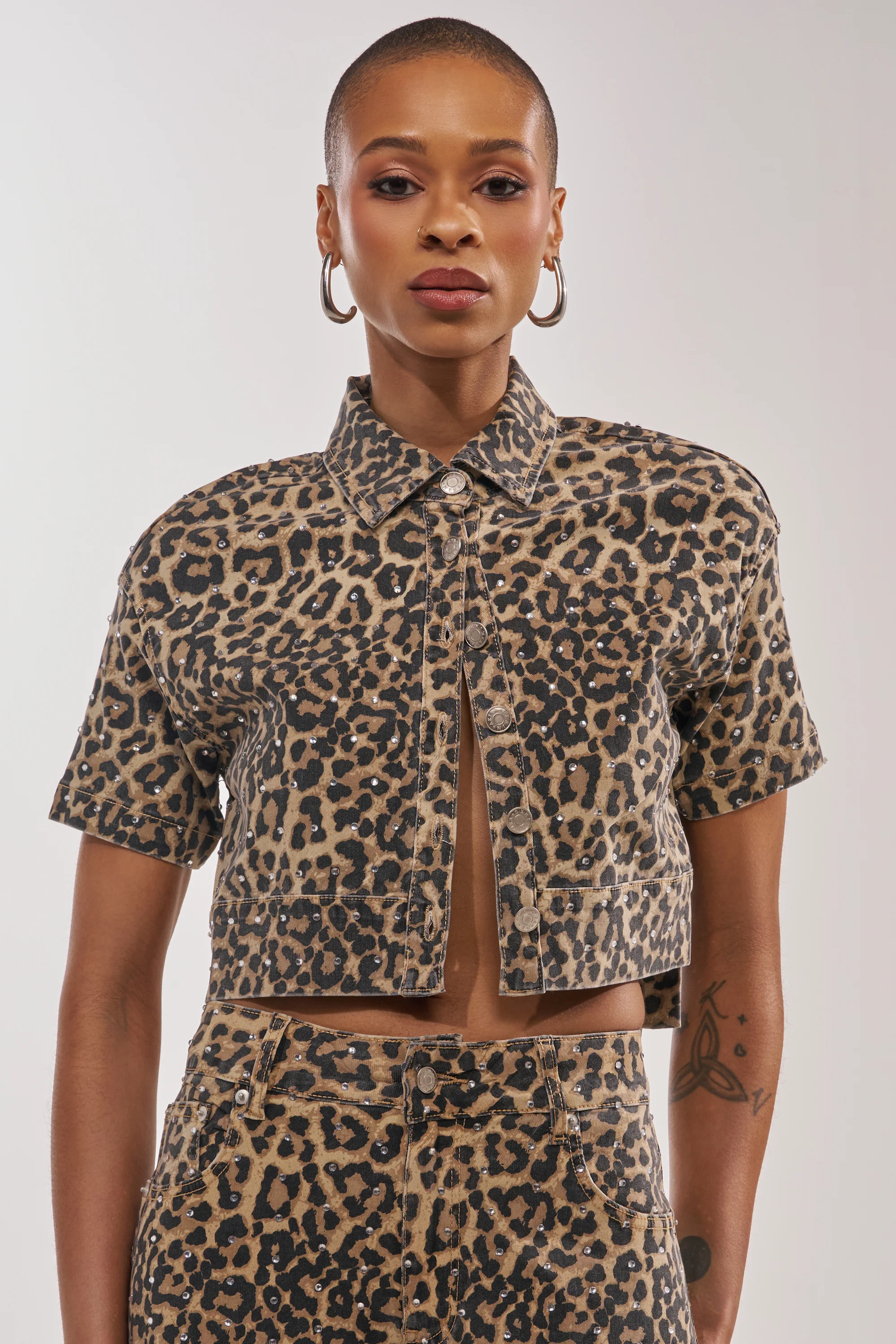 LEOPARD SISTA BUTTON DOWN - Akira Wear
