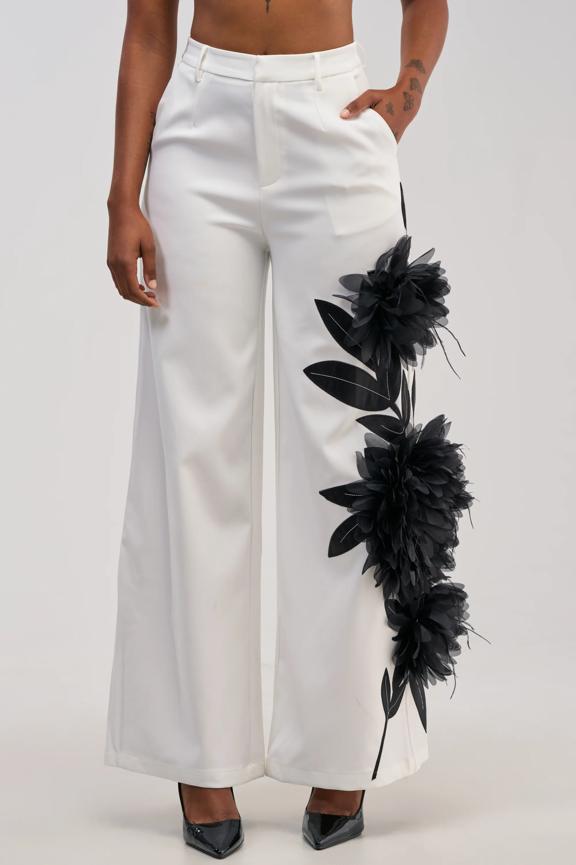 IN FULL BLOOM APPLIQUE TROUSER - Akira Wear