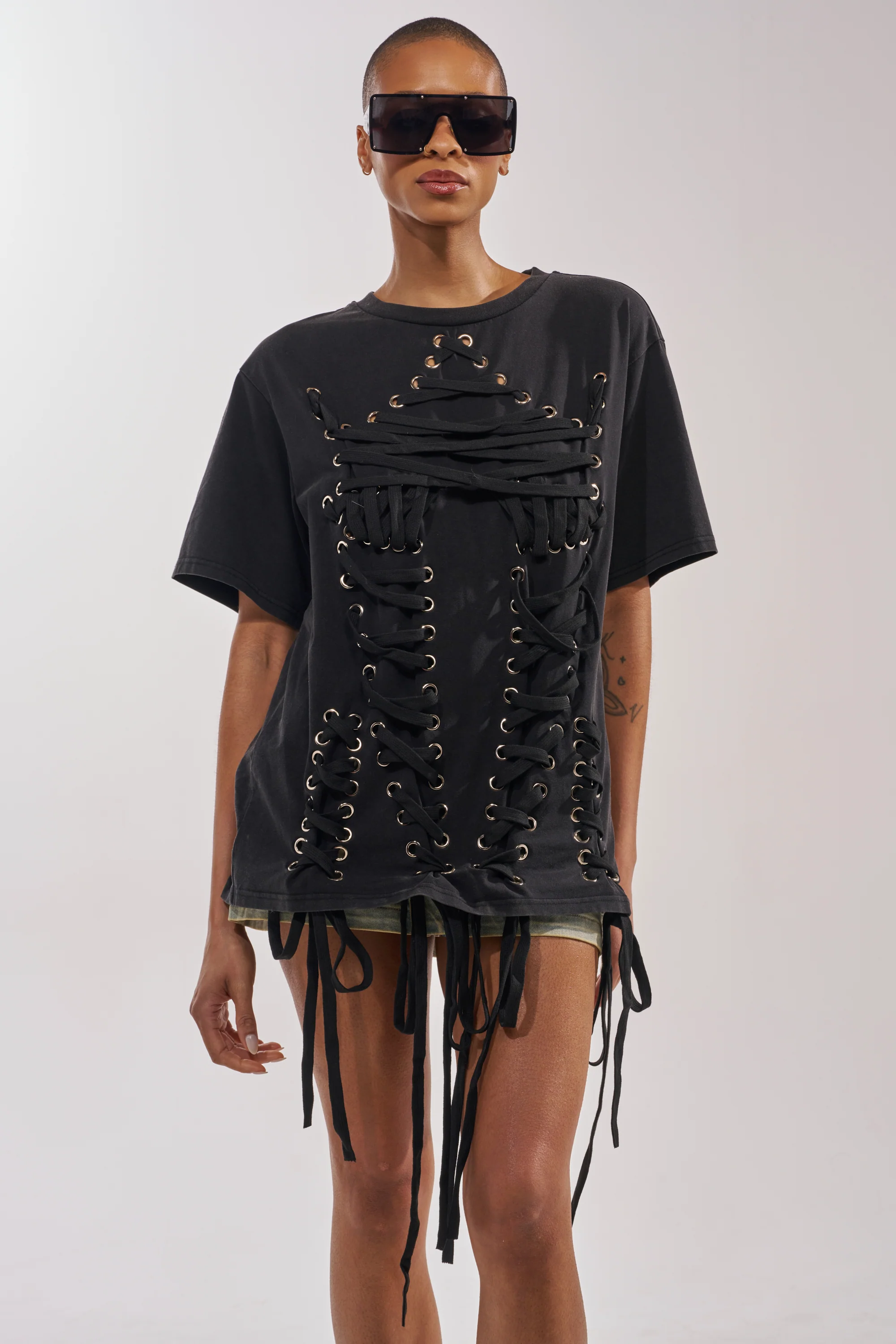 LACED UP MINERAL WASH T-SHIRT - Akira Wear