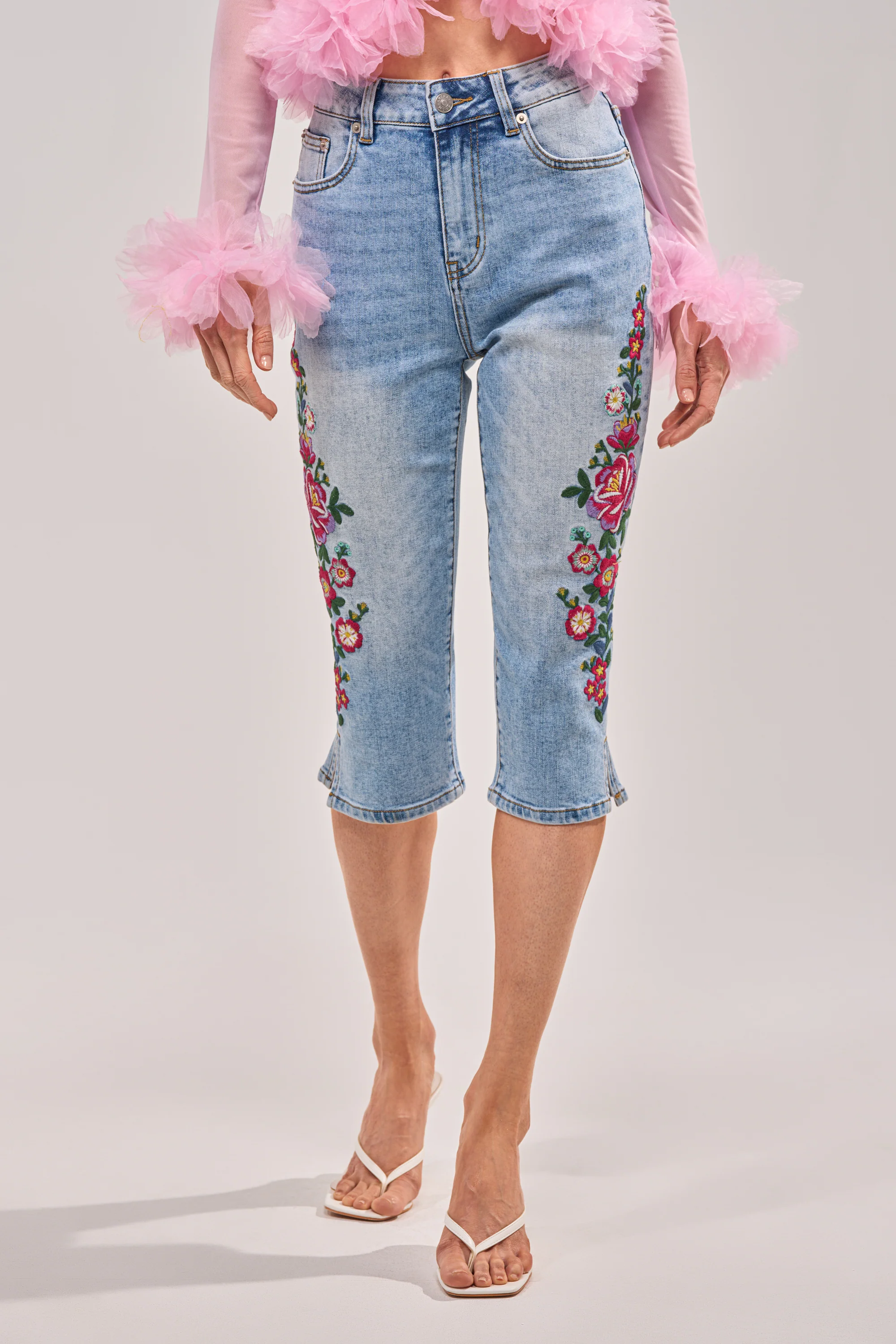 GIVE ME FLOWERS FLORAL CAPRI - Akira Wear
