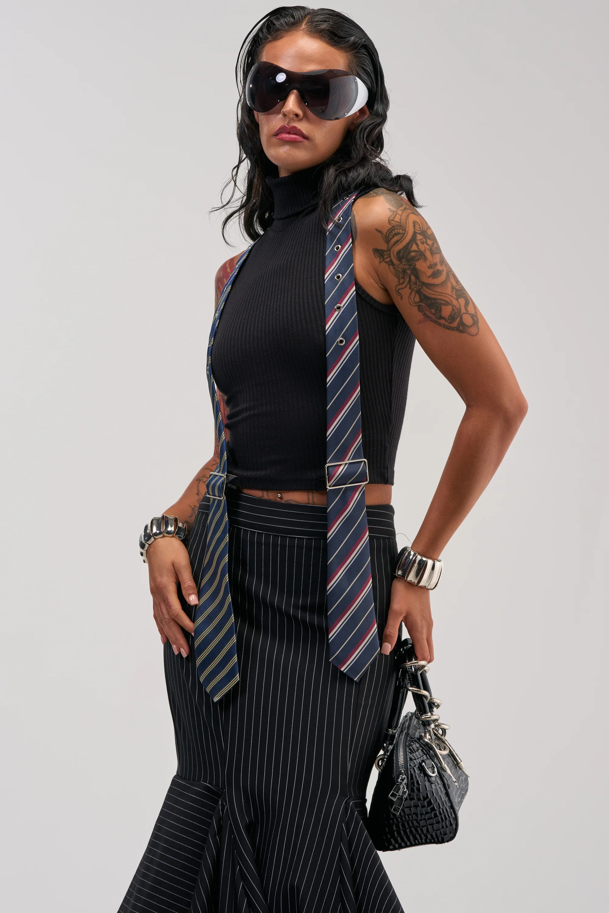 TIED UP SLEEVELESS SWEATER - Akira Wear