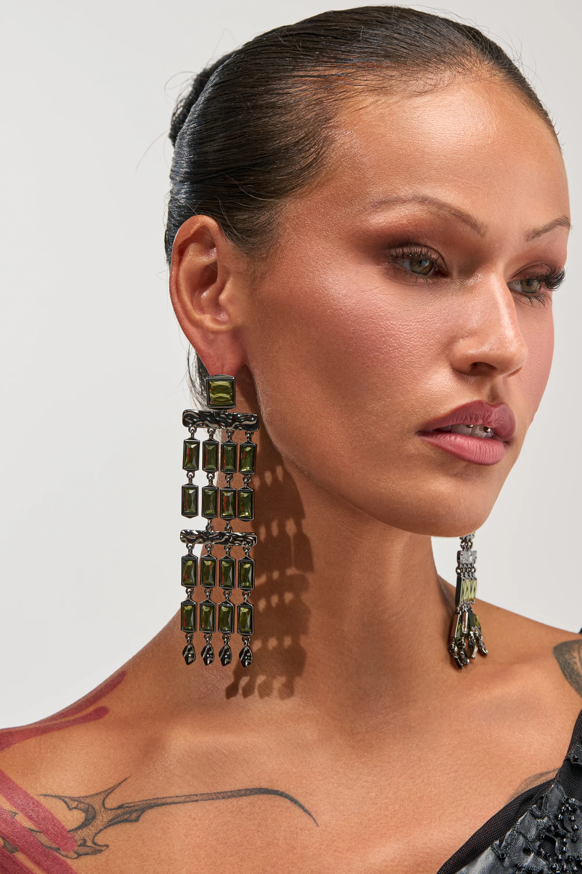 BAGUETTE CHANDELIER EARRINGS IN GREEN - Akira Wear