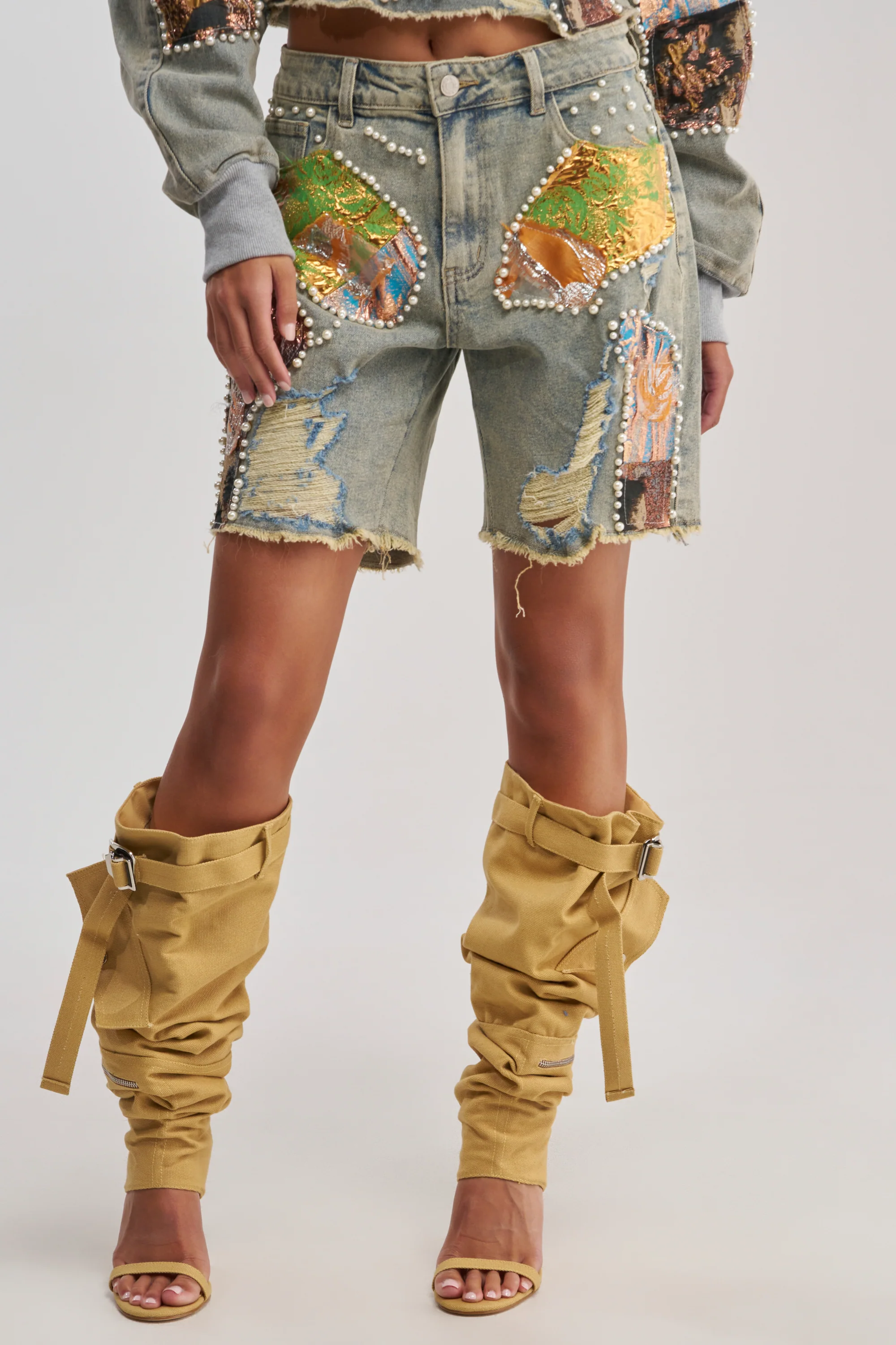 PATCHED UP LOW RISE BROCADE BERMUDA - Akira Wear