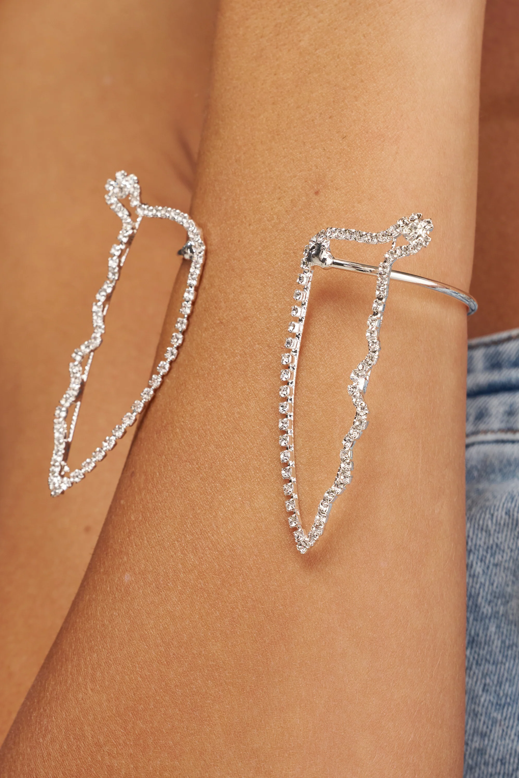 FLY AWAY ARM CUFF - Akira Wear