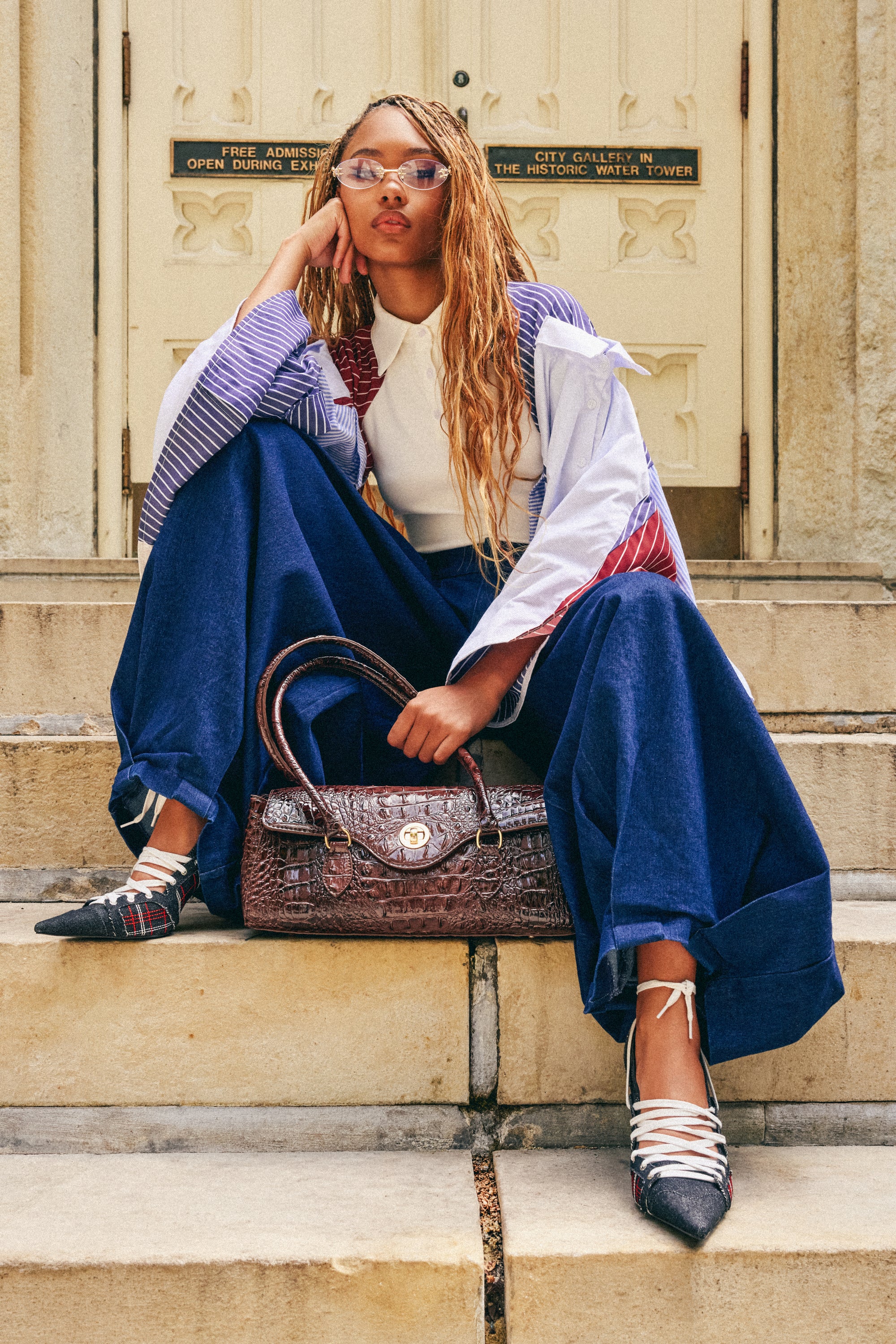 BUSINESS IN THE FRONT TROUSER - Akira Wear