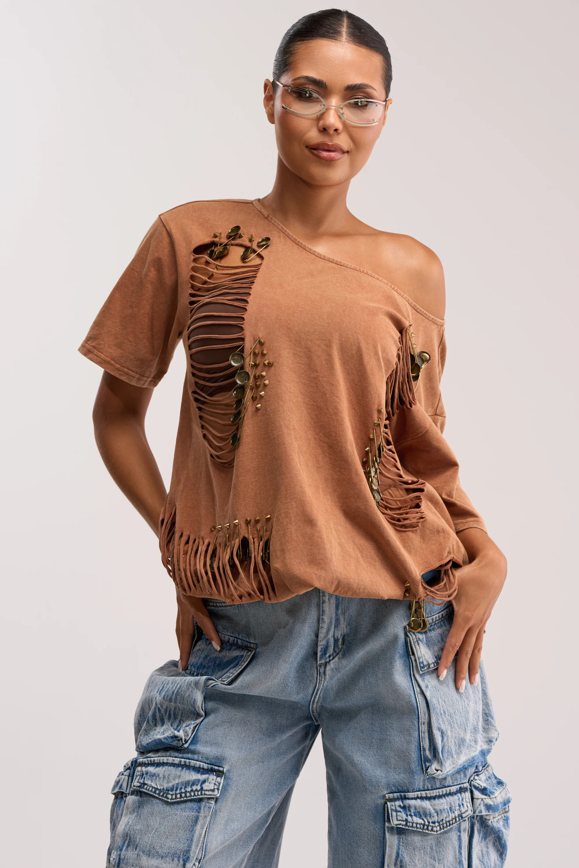 IN THE CUT DISTRESSED TEE - Akira Wear