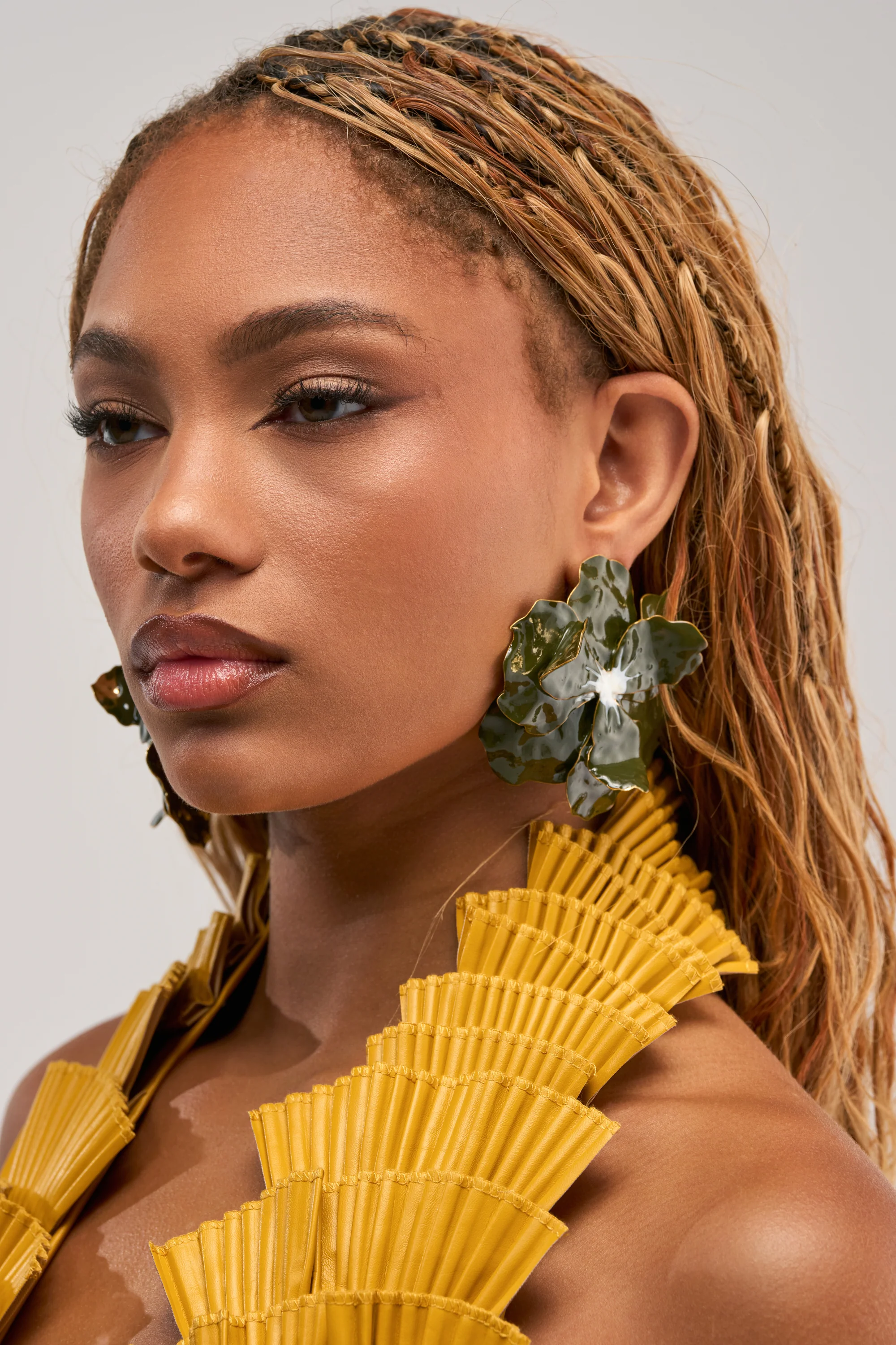 DREAMING BIG OLIVE EARRING - Akira Wear