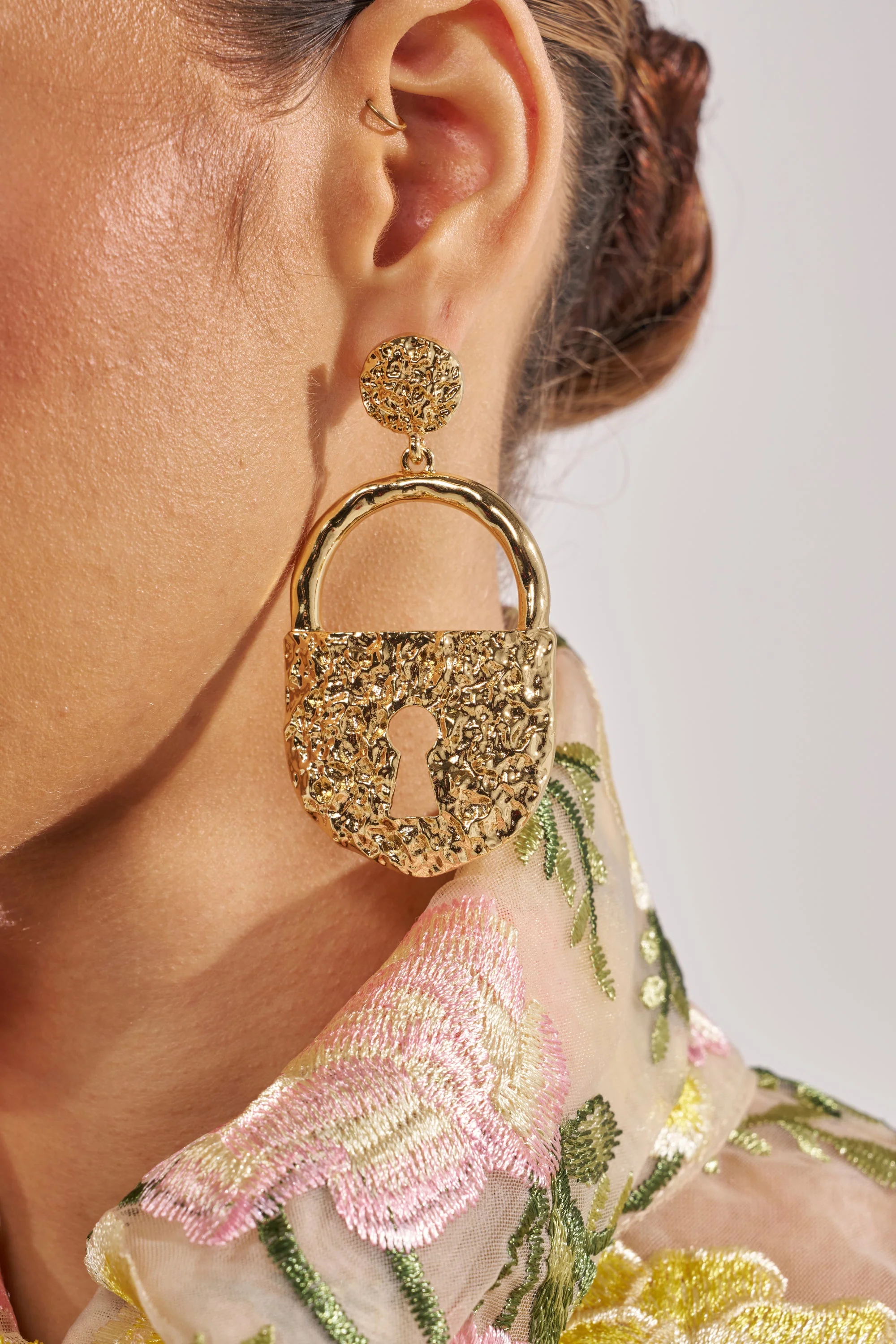 ON LOCK EARRING - Akira Wear