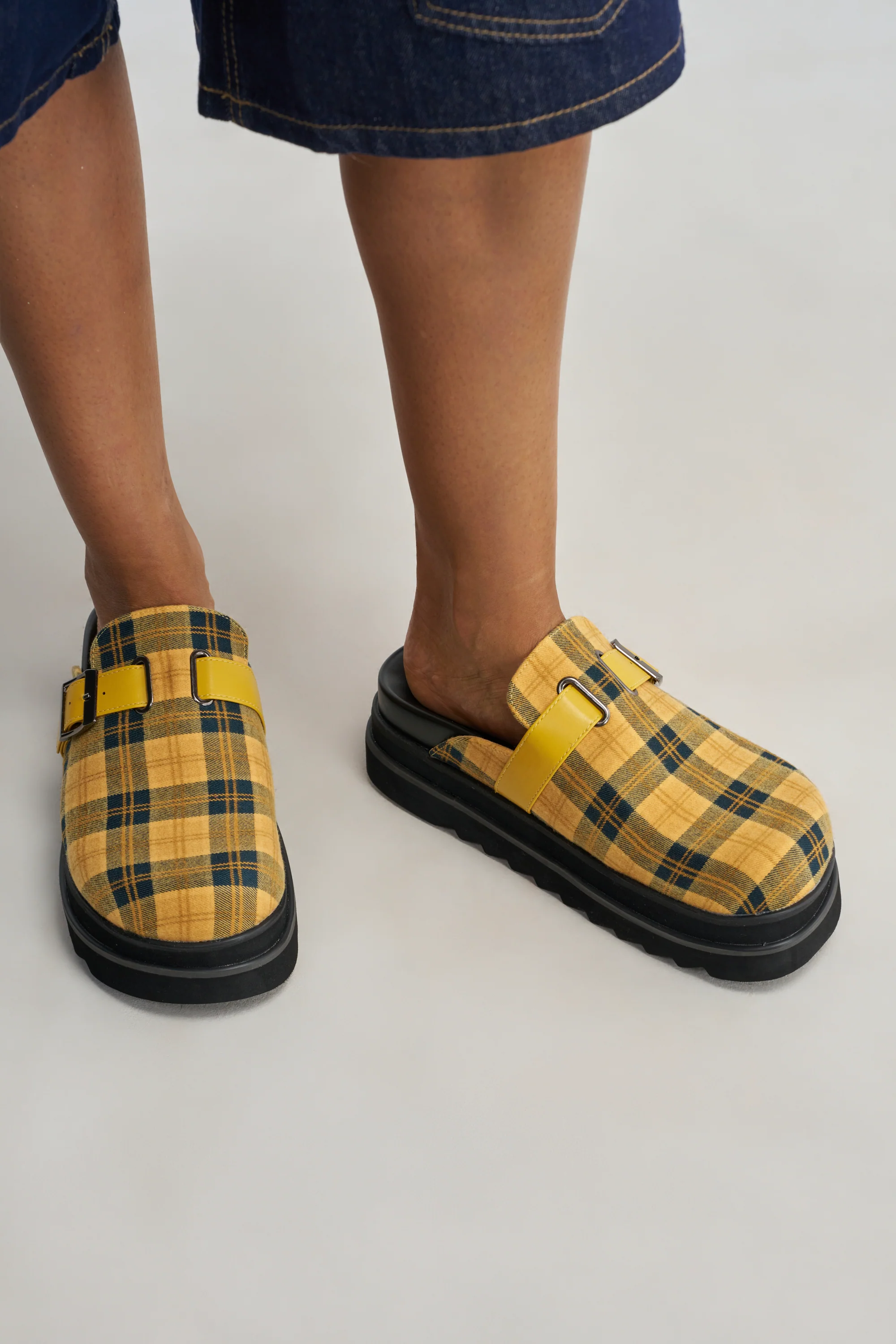 AZALEA WANG OBLIQUE YELLOW PLAID PLATFORM CLOG - Akira Wear