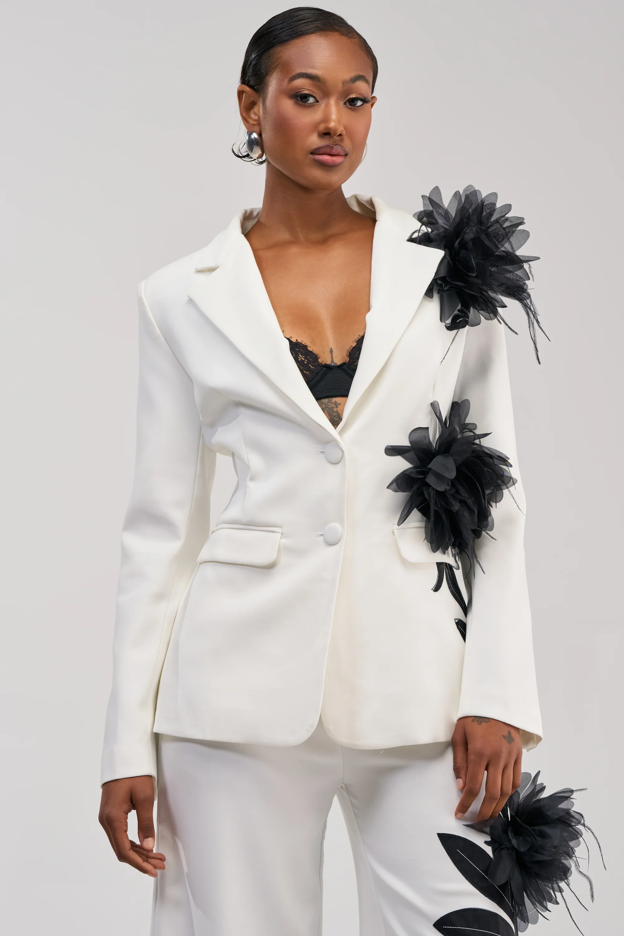 IN FULL BLOOM APPLIQUE BLAZER - Akira Wear