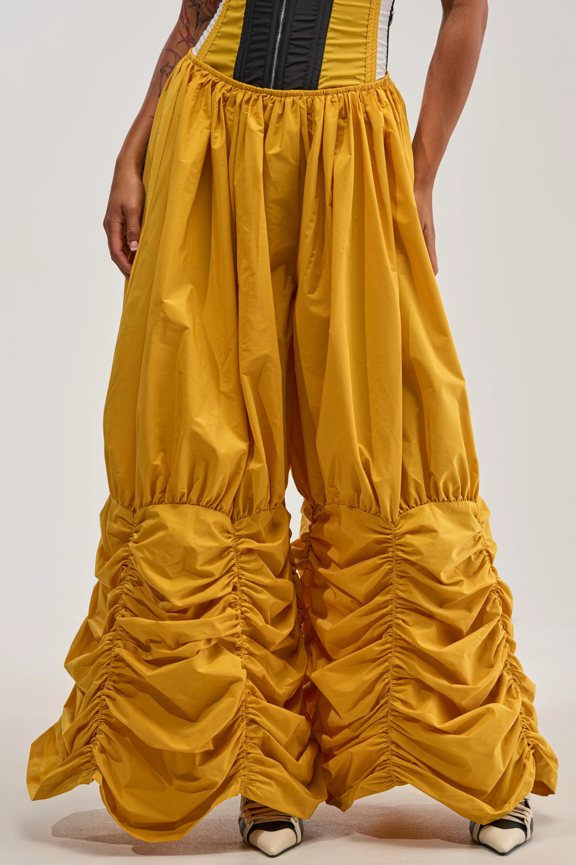 DON'T MIND ME RUCHED JOGGER IN YELLOW - Akira Wear