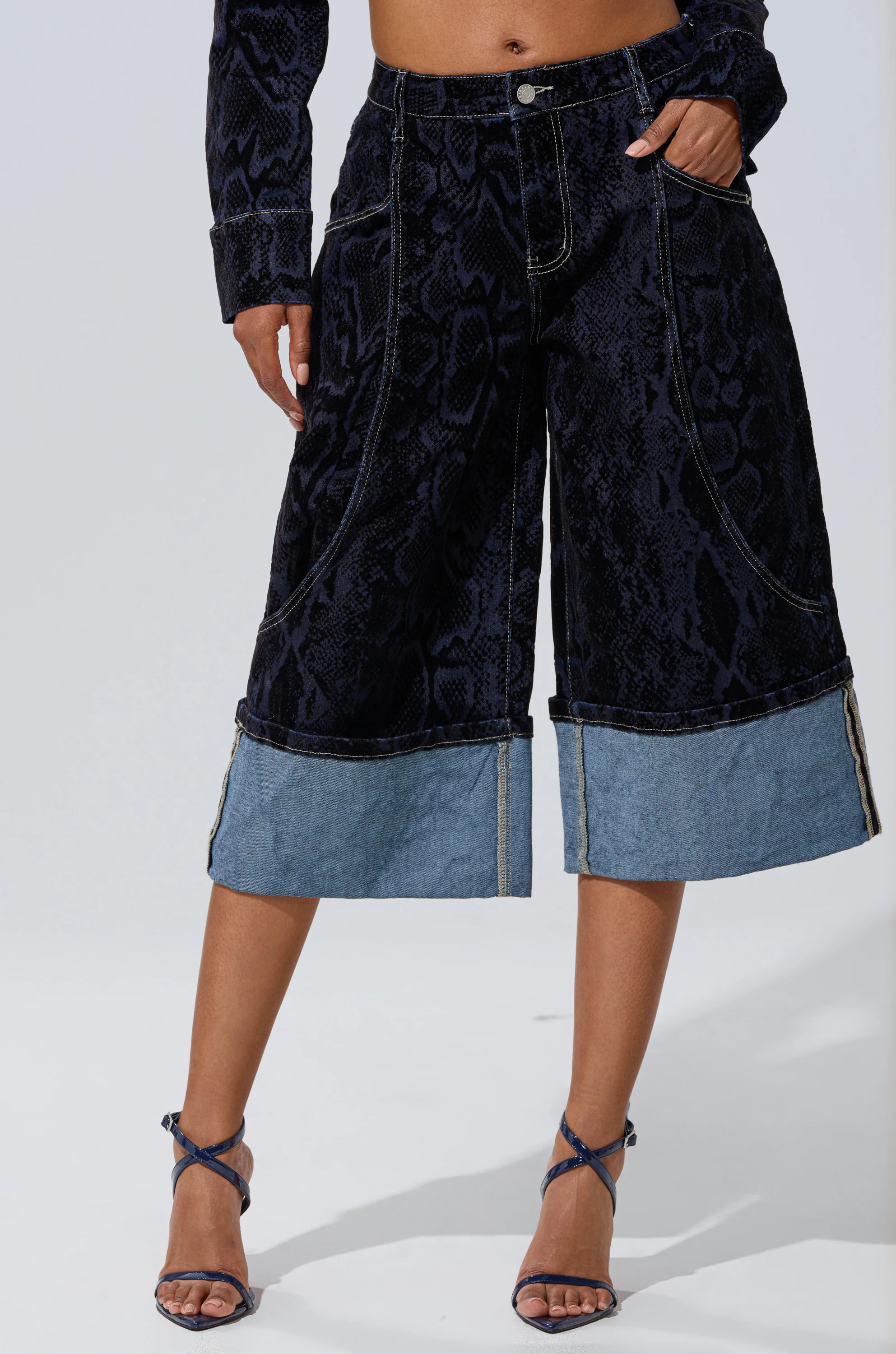 FEELS LIKE MONEY DENIM BERMUDA SHORT - Akira Wear