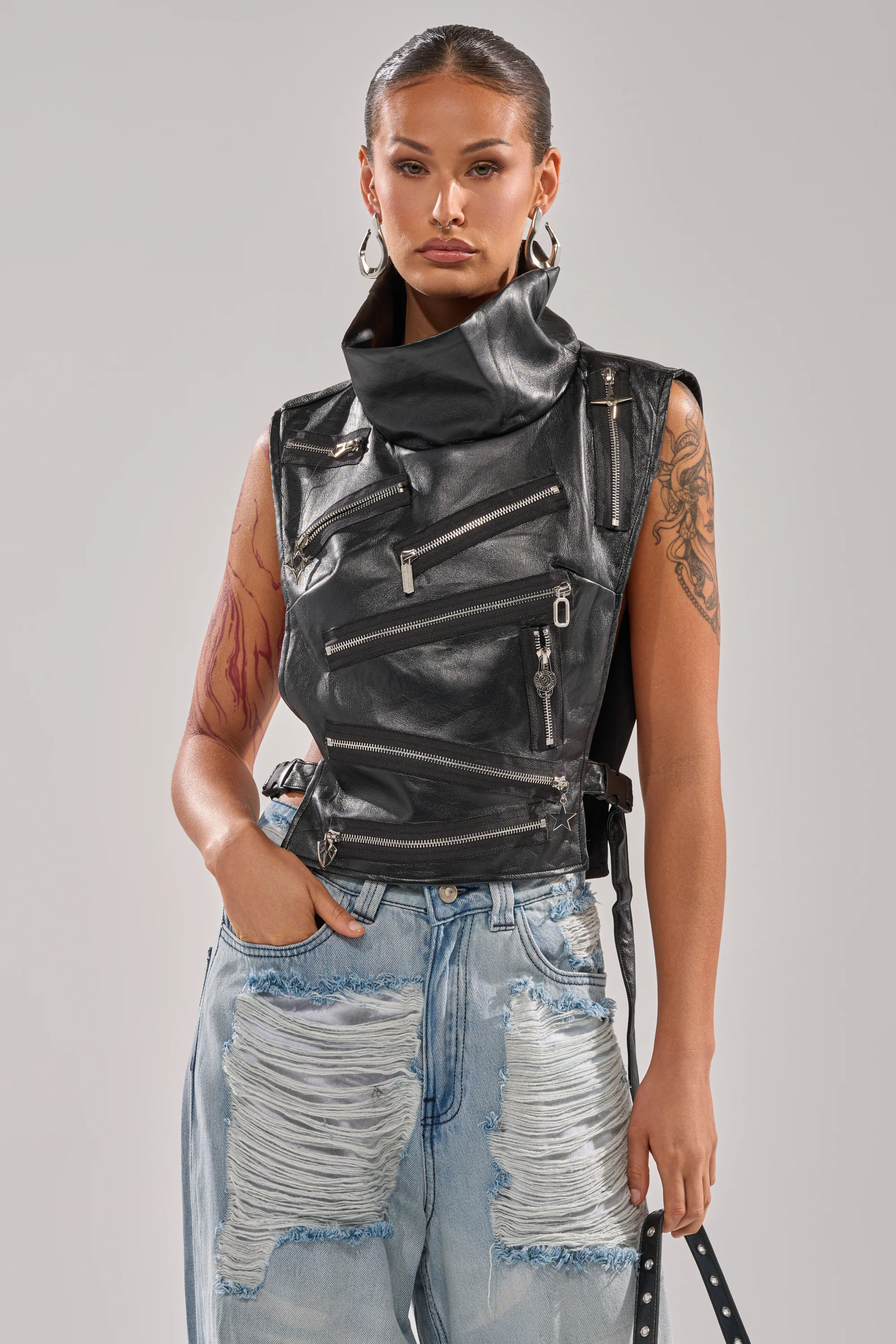 ZIP ME UP TURTLENECK TOP IN BLACK - Akira Wear