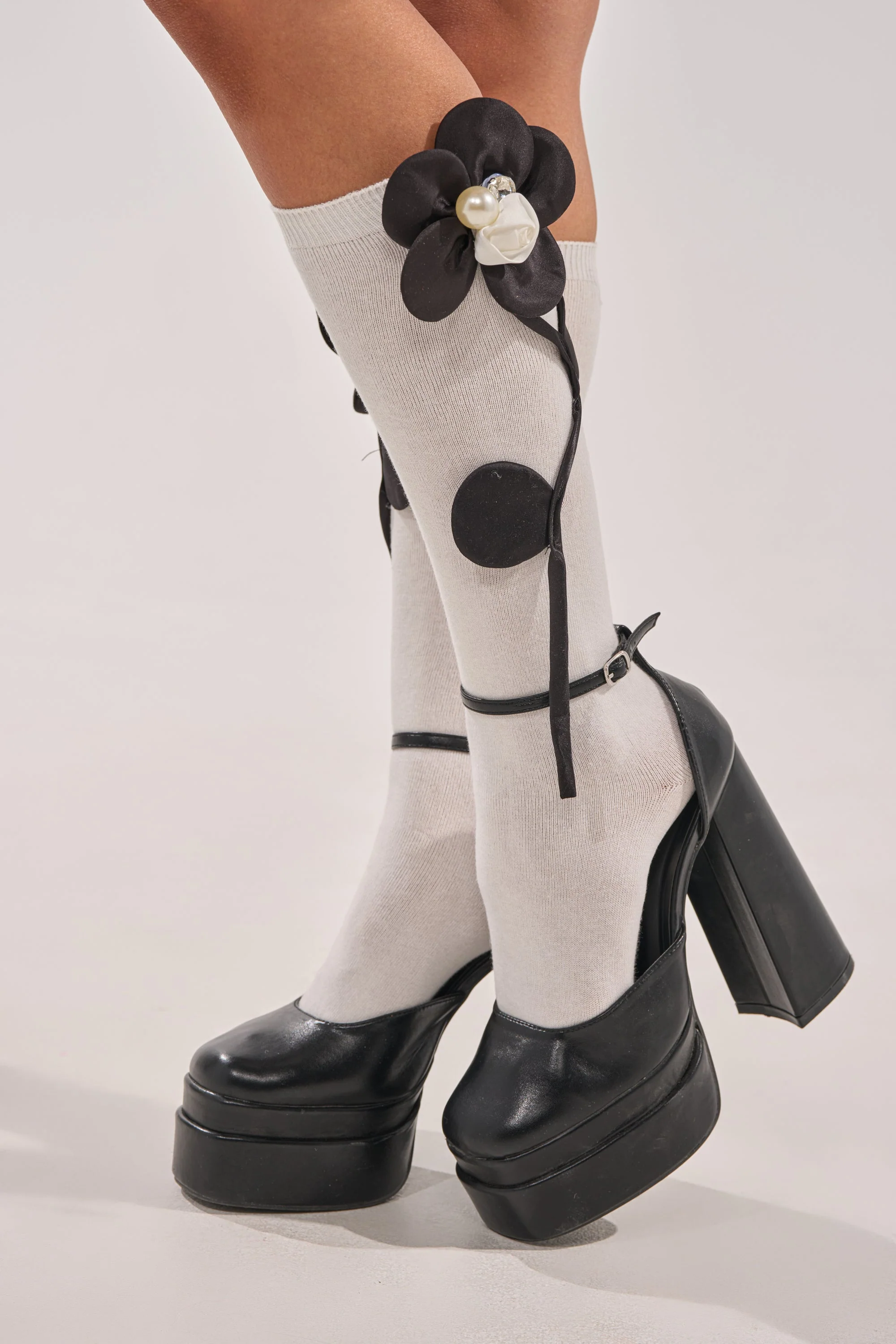 FLOWER POWER APPLIQUE SOCKS - Akira Wear