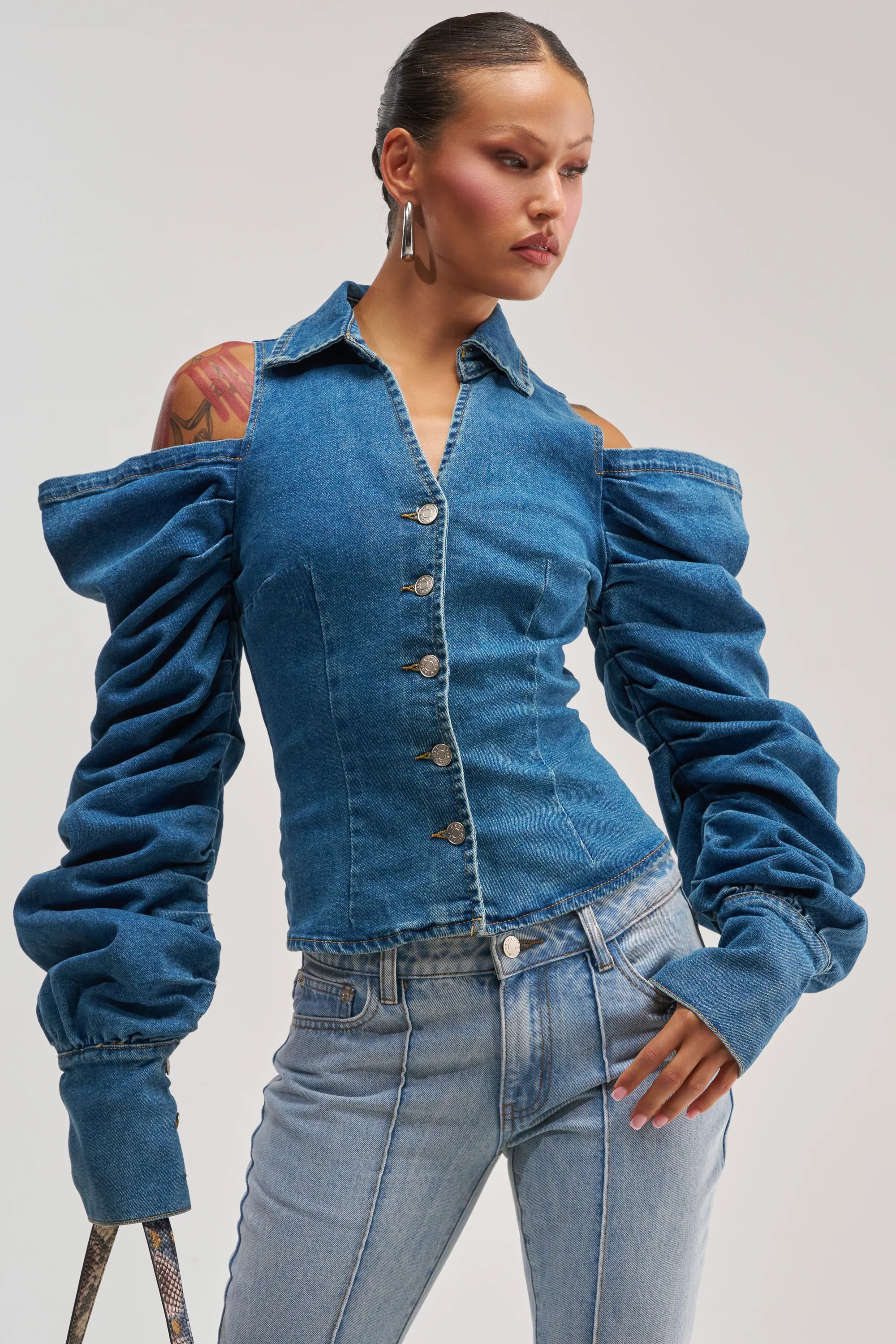 OFF-DUTY HEIRESS DENIM BUTTON DOWN - Akira Wear