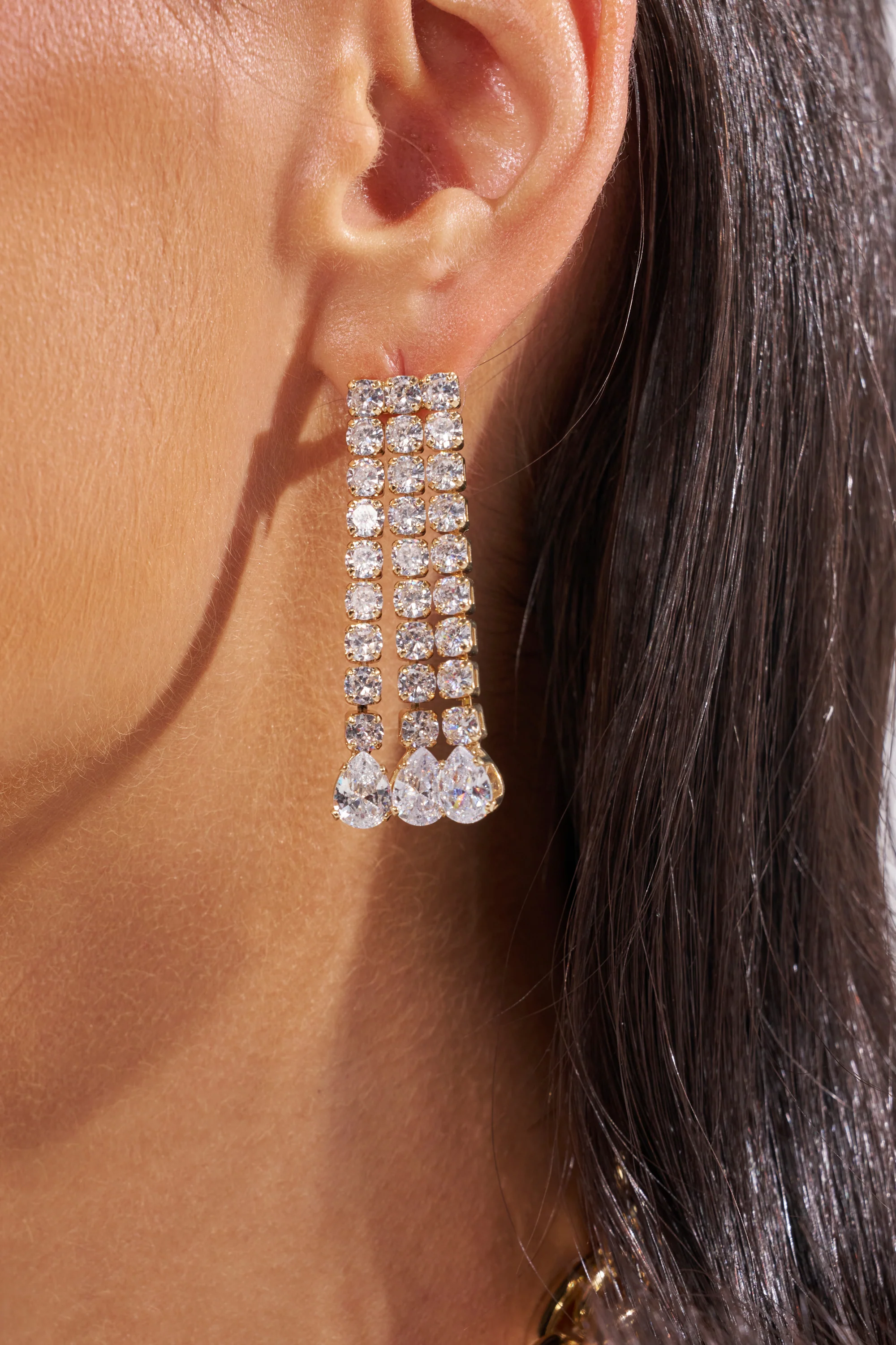 THE GO TO DANGLE EARRING - Akira Wear