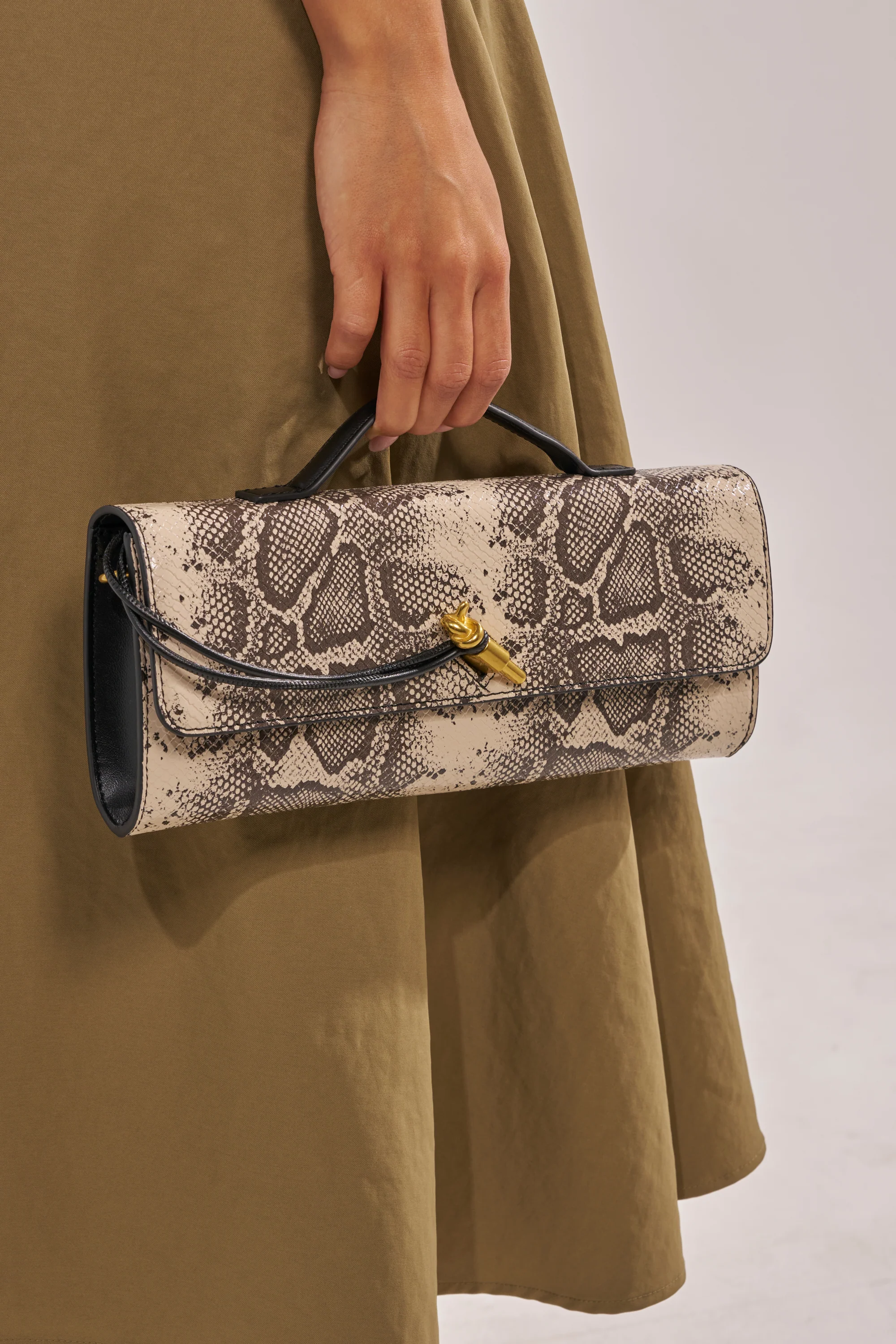 I BITE PURSE - Akira Wear