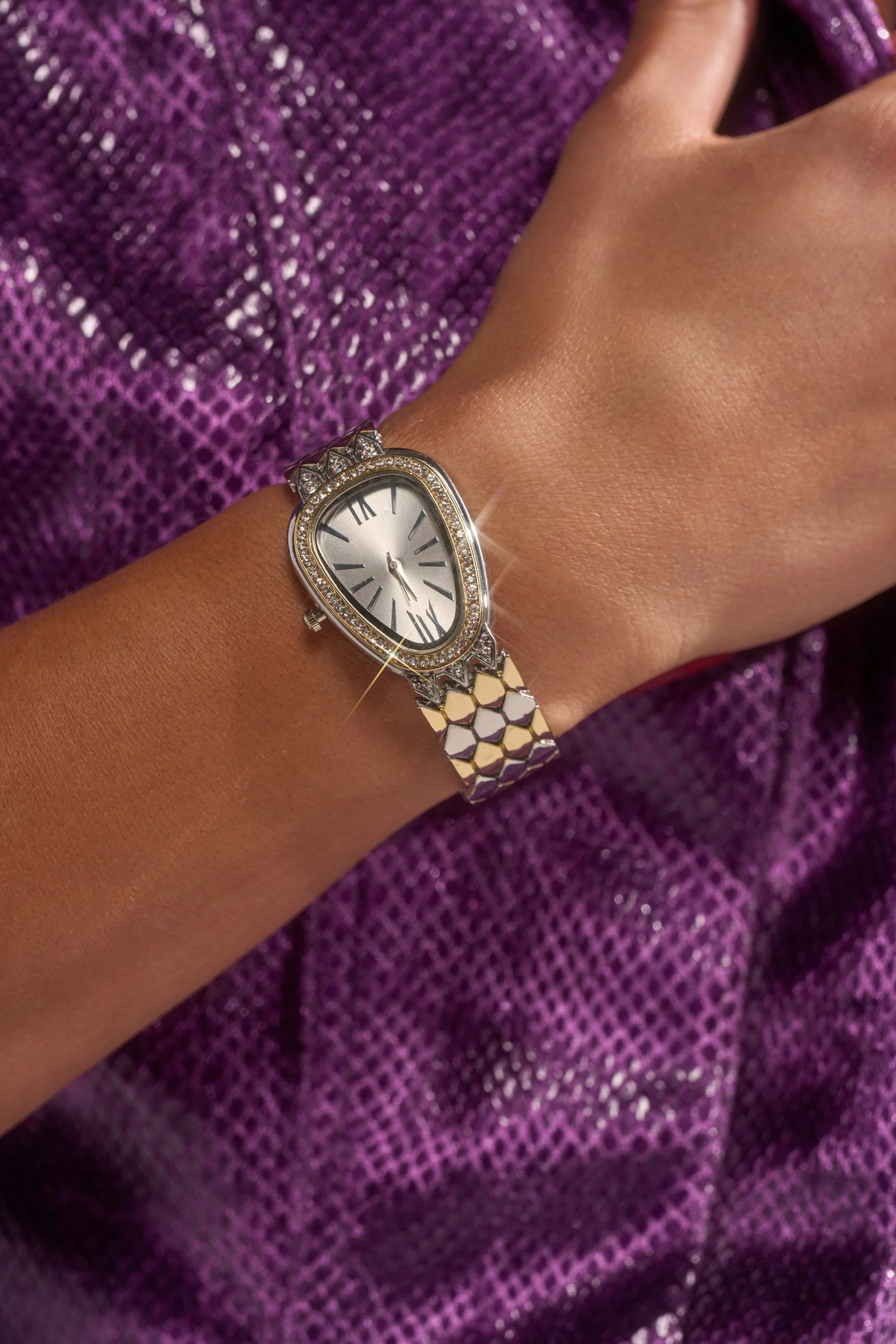 LUXE LIVING WATCH - Akira Wear