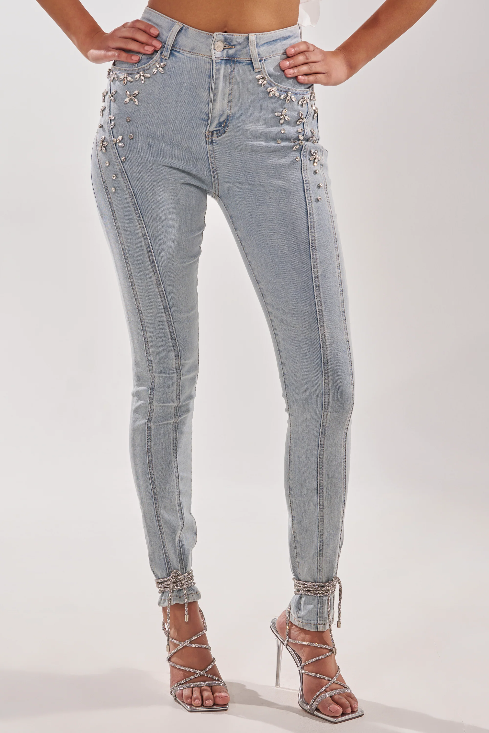 FLEX FIT SKINNY DENIM PANTS WITH RHINESTONES - Akira Wear