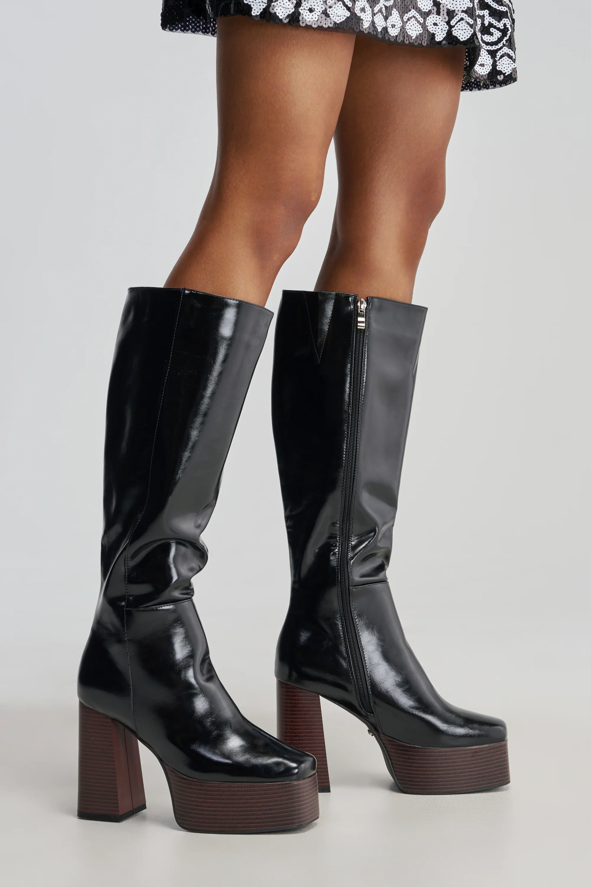 AZALEA WANG AUGUSTINE BLOCK HEEL BOOT IN BLACK - Akira Wear
