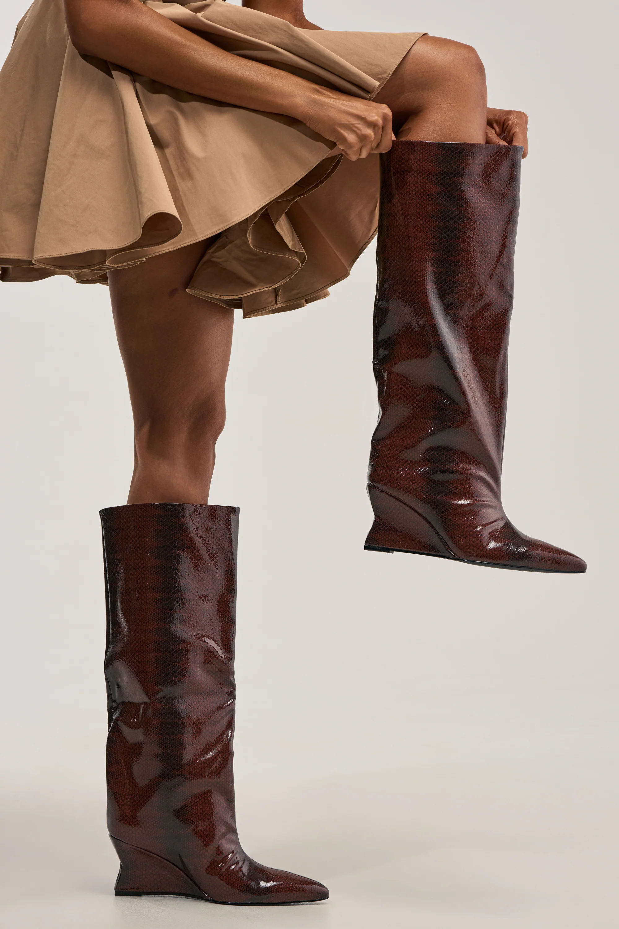 AZALEA WANG BRUN BROWN SNAKE WEDGE BOOT - Akira Wear