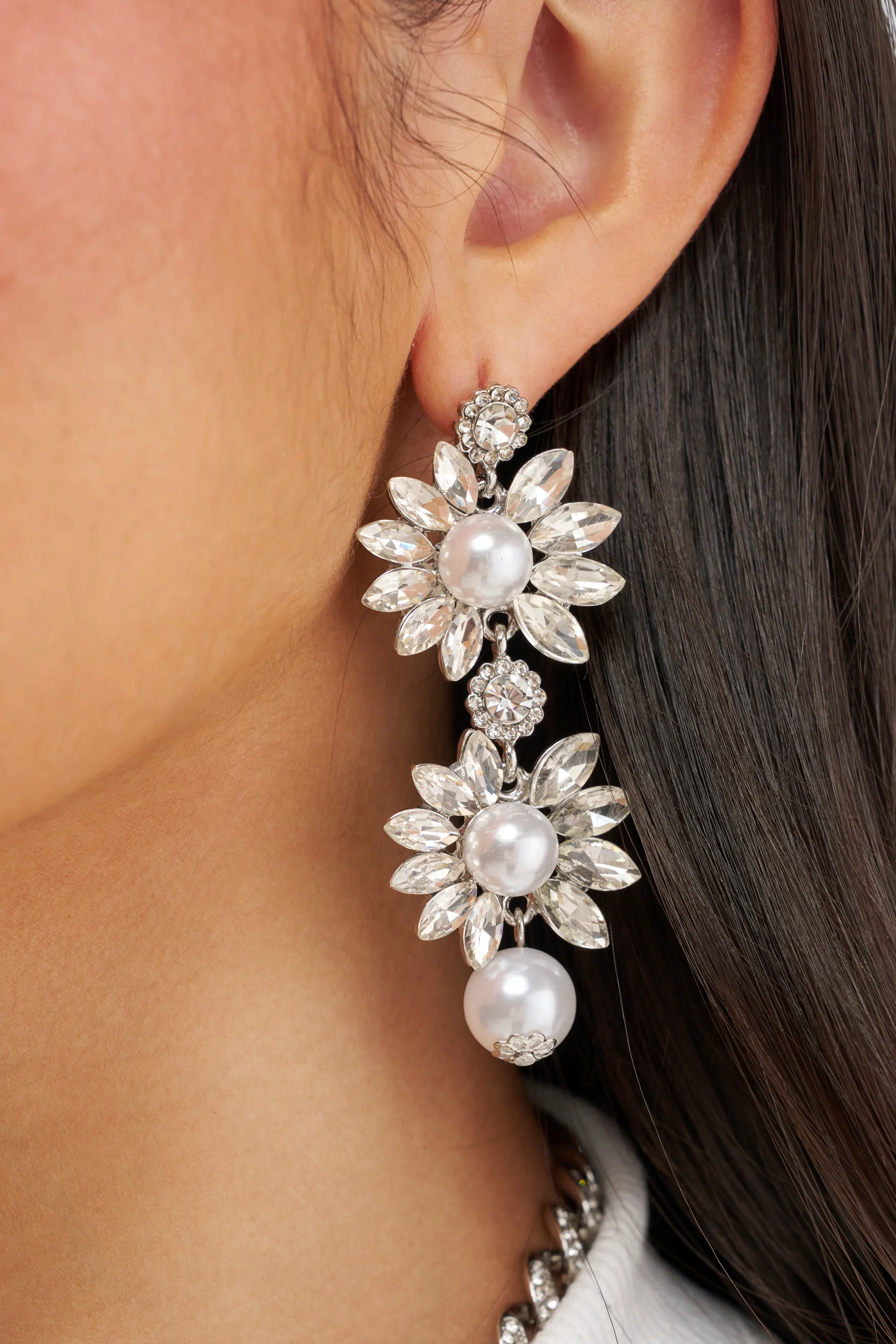 TO THE GALA EARRING - Akira Wear