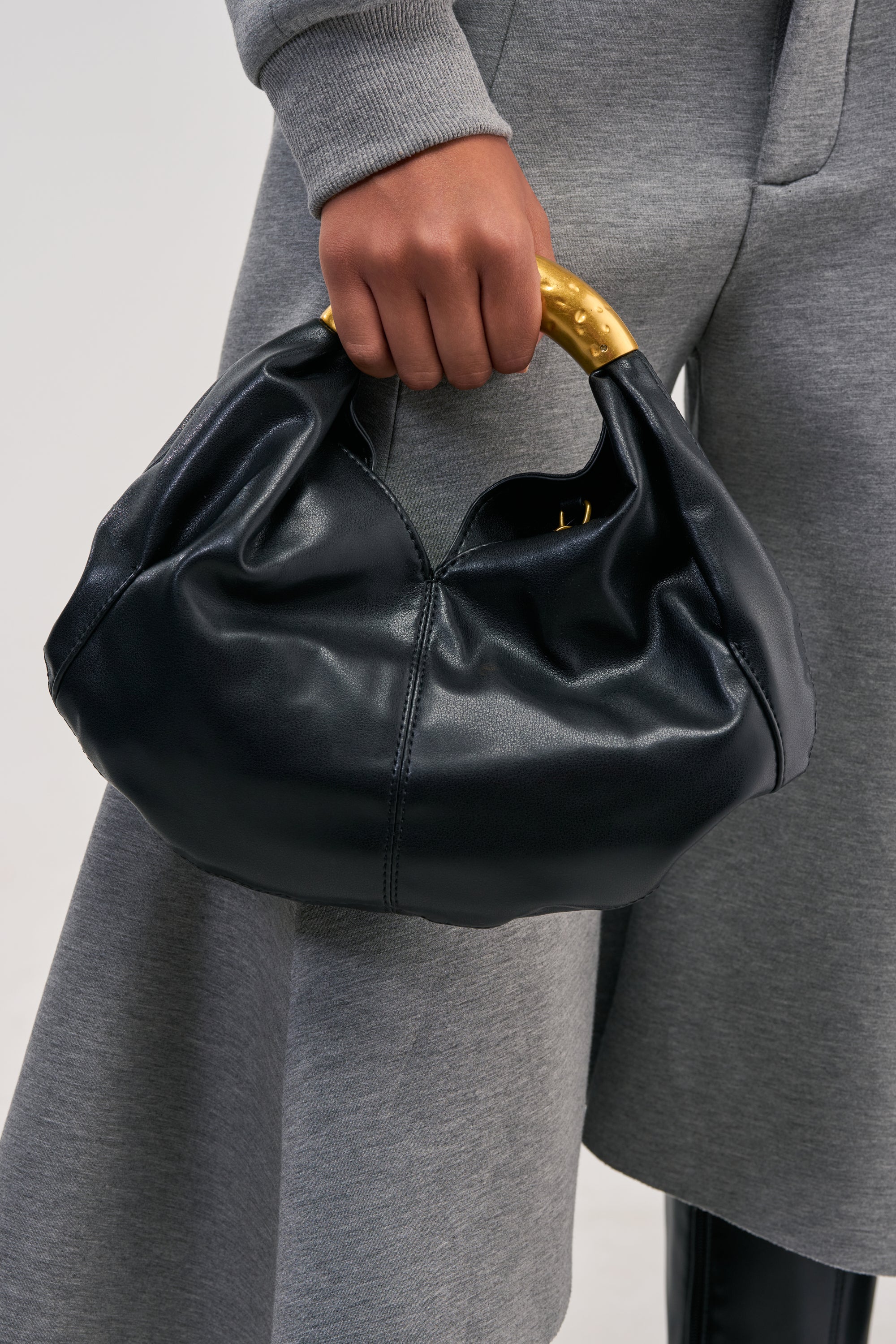 BADDIE PURSE - Akira Wear