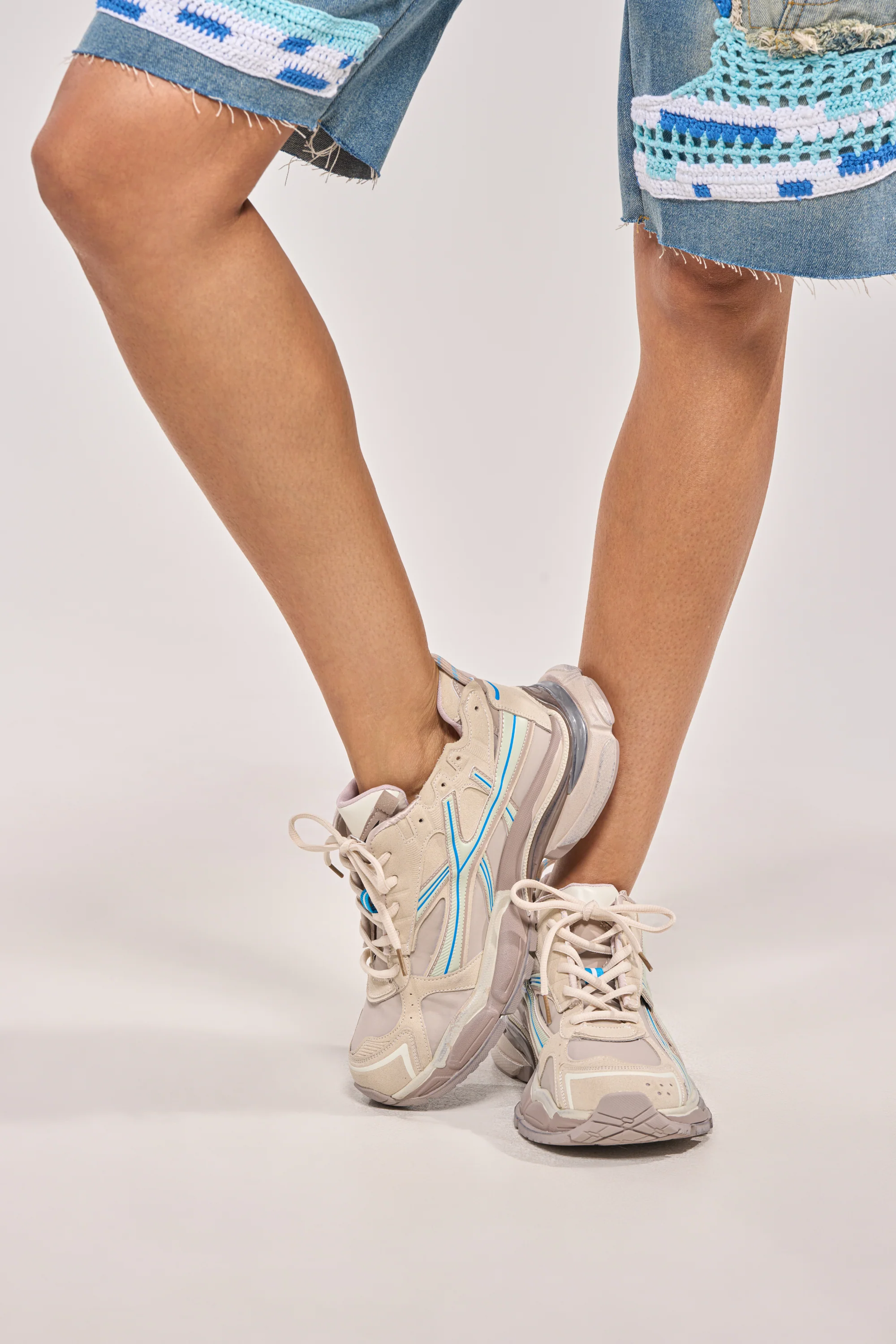 AKIRA GOLD MELAE LIGHT GREY SNEAKER - Akira Wear