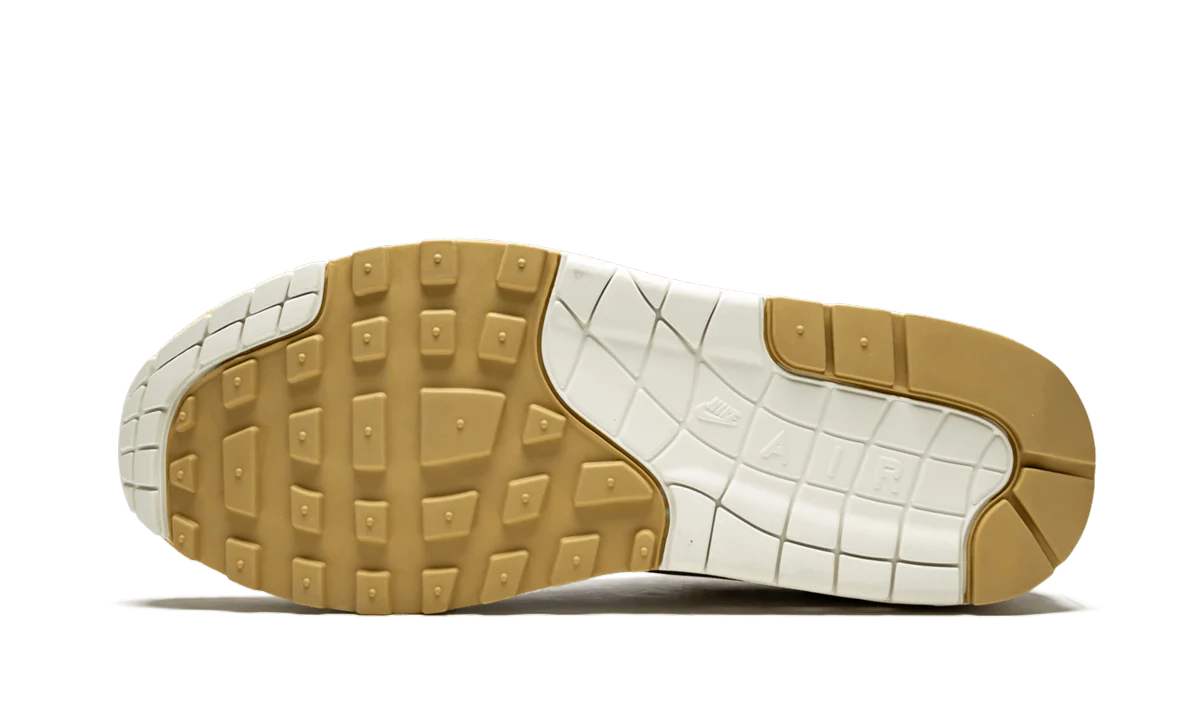 Air Max 1 Inside Out - Club Gold - Air Max 1 Inside Out - Club Gold - Jordan 1s - AIR Jordan 1