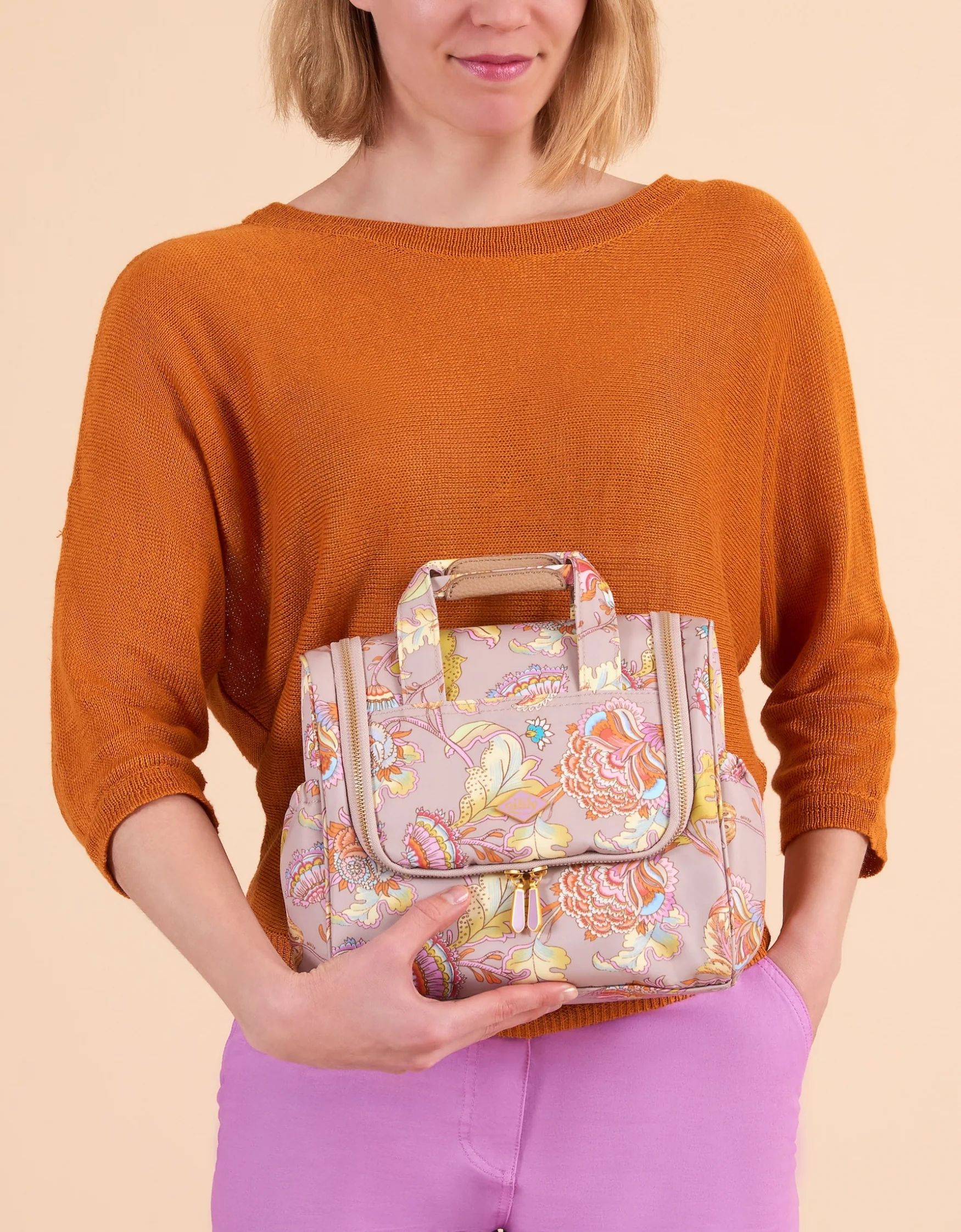 Cathy Travel Kit With Hook