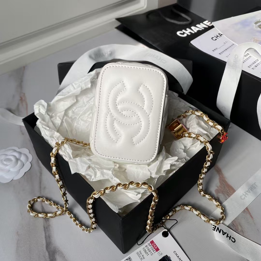 Replicate Chanel AP3941 Mini Vanity Case Lambskin Enamel   Gold-Tone Metal White(1:1 replica)
