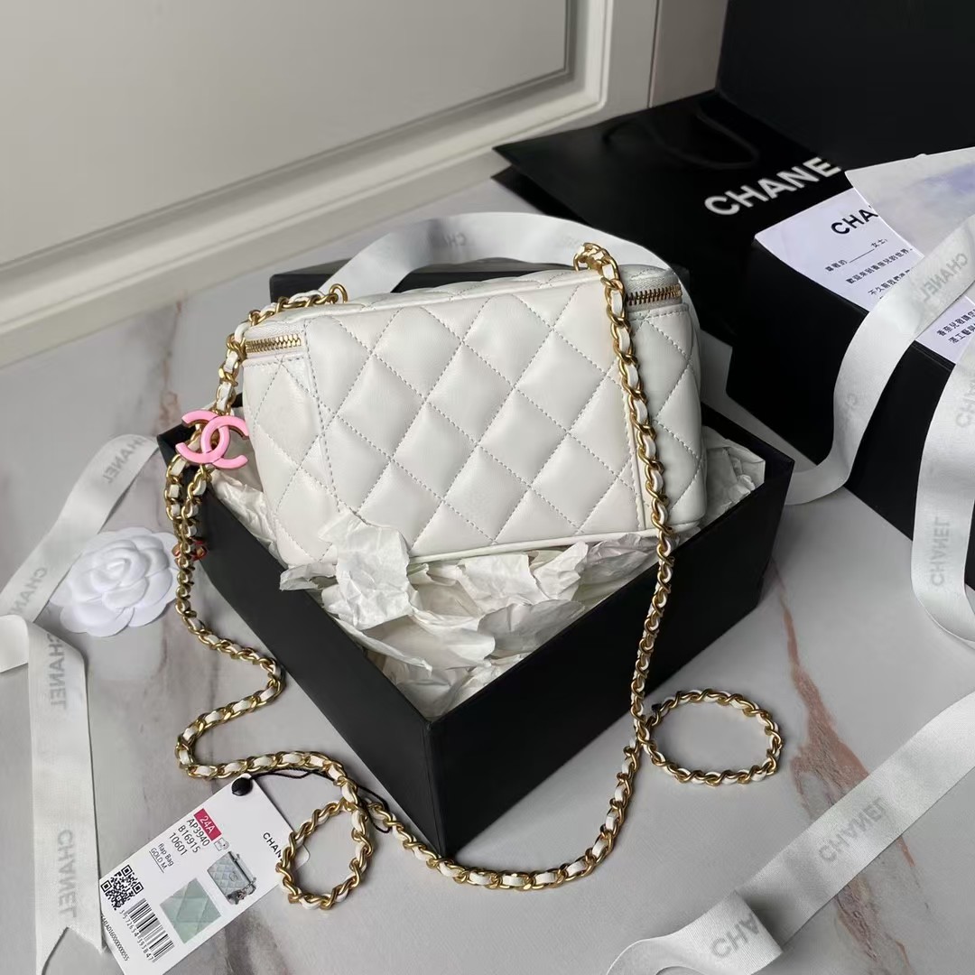 Replicate Chanel AP3940 Lambskin Cosmetic Bag Shiny Lambskin Enamel Gold Metal White(1:1 replica)