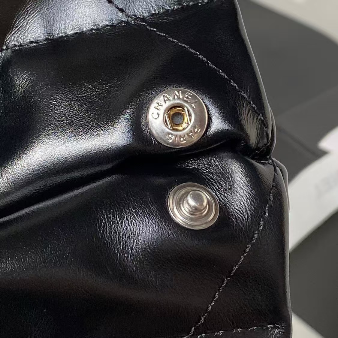 Replicate Chanel 22 Hobo Bag 24C AS4486 Silver Metallic Black Shiny Calfskin New Edition Horizontal(1:1 replica)