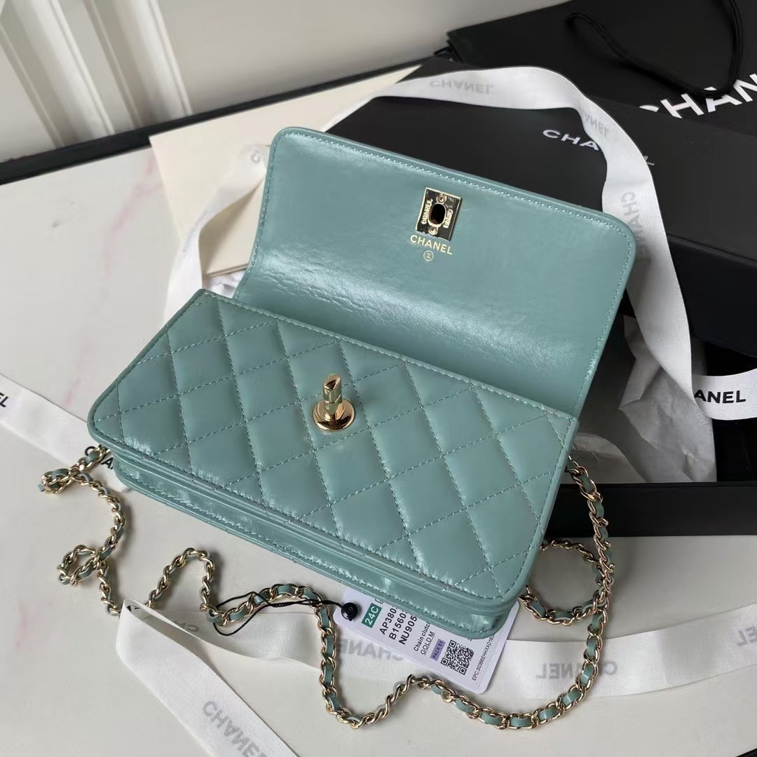 Replicate Chanel 24P AP3803 Shiny Crinkled Lambskin Chain Clutch Pearl Handle Green(1:1 replica)