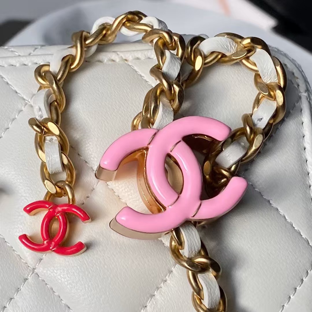 Replicate Chanel AP3941 Mini Vanity Case Lambskin Enamel   Gold-Tone Metal White(1:1 replica)