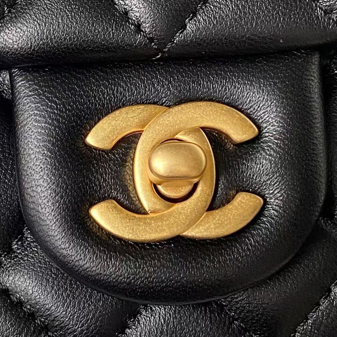 Replicate Chanel 23S AS4064 Camellia Embossed Chain Lambskin Flap Bag Black(1:1 replica)
