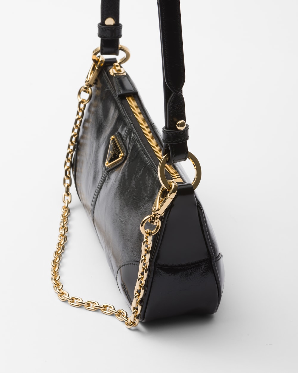 Replicate Prada Re-Edition 2002 Medium Leather Shoulder Bag(1:1 replica)