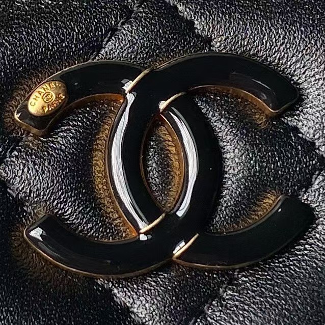 Replicate Chanel AP3940 Lambskin Cosmetic Bag Shiny Lambskin Enamel   Gold Metal Black(1:1 replica)
