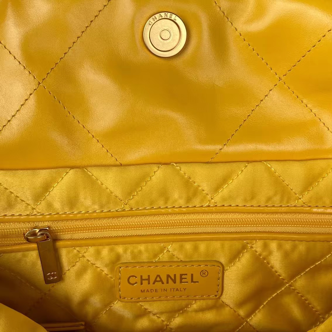Replicate Chanel 22 AS3260 Small Bag Yellow Calfskin Gold Hardware(1:1 replica)
