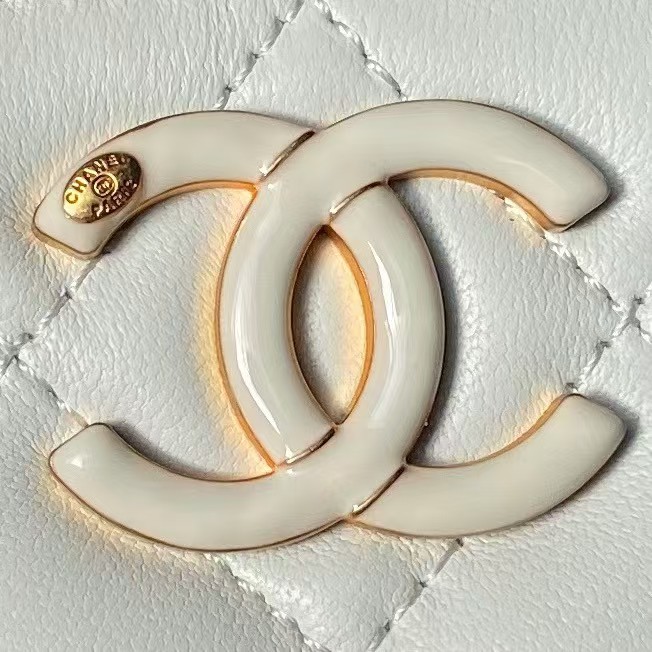 Replicate Chanel AP3941 Mini Vanity Case Lambskin Enamel   Gold-Tone Metal White(1:1 replica)