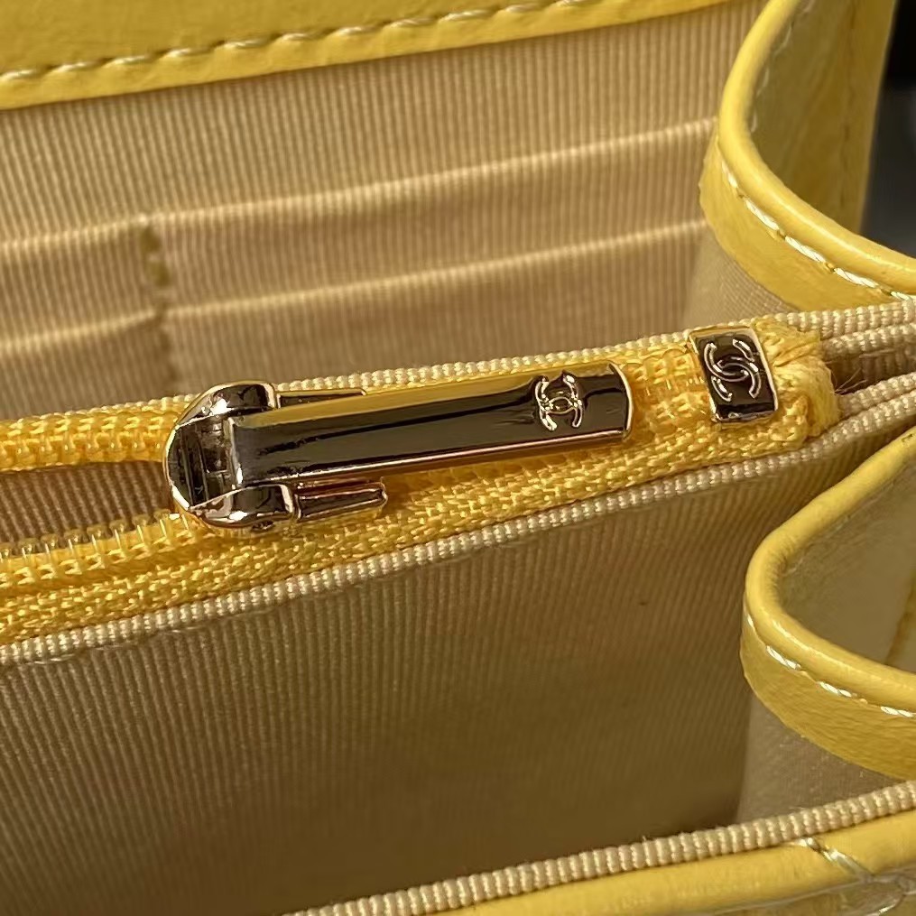 Replicate Chanel 24P AP3803 Shiny Crinkled Lambskin Chain Clutch Pearl Handle Yellow(1:1 replica)